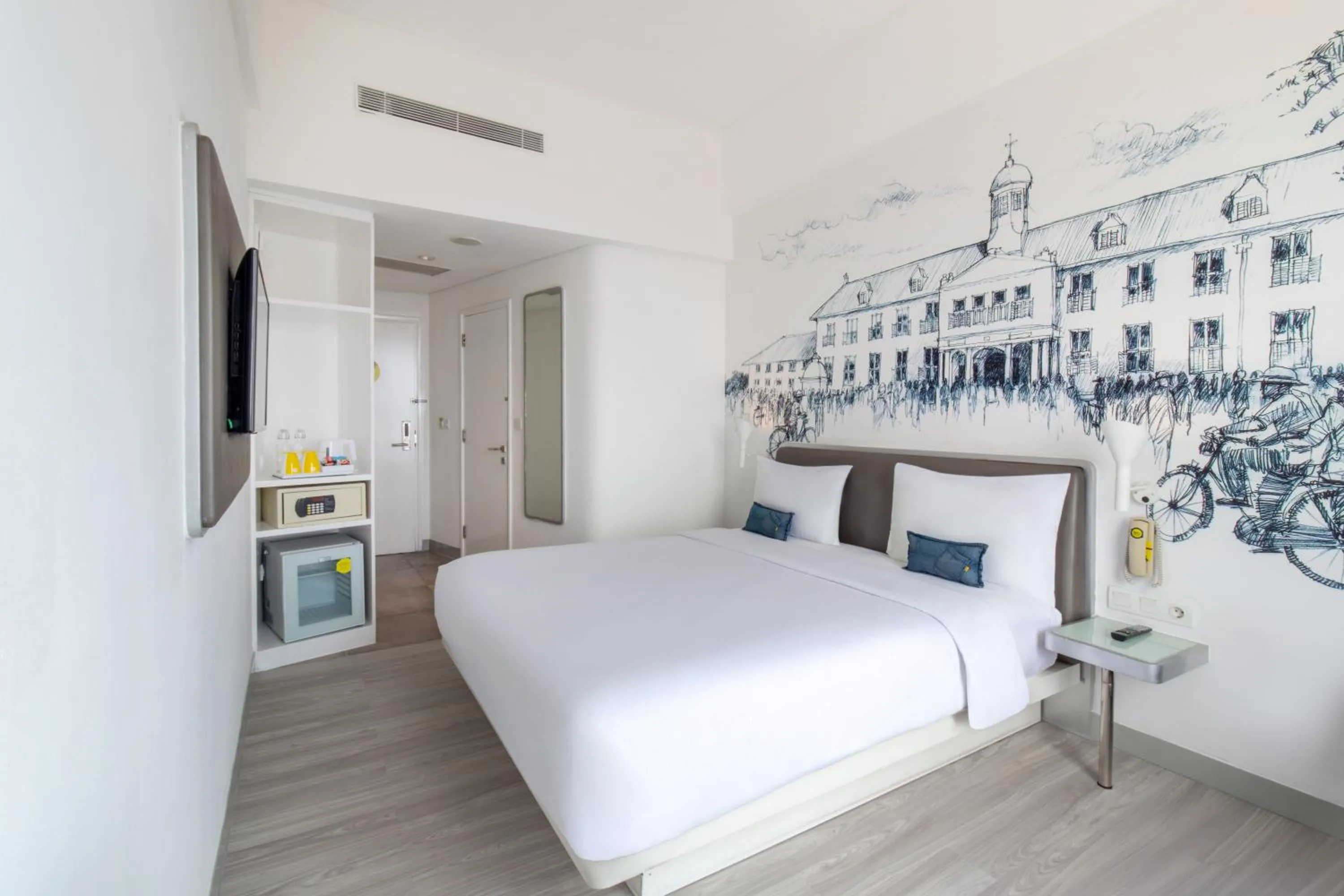 Bedroom, Bed in YELLO Hotel Harmoni