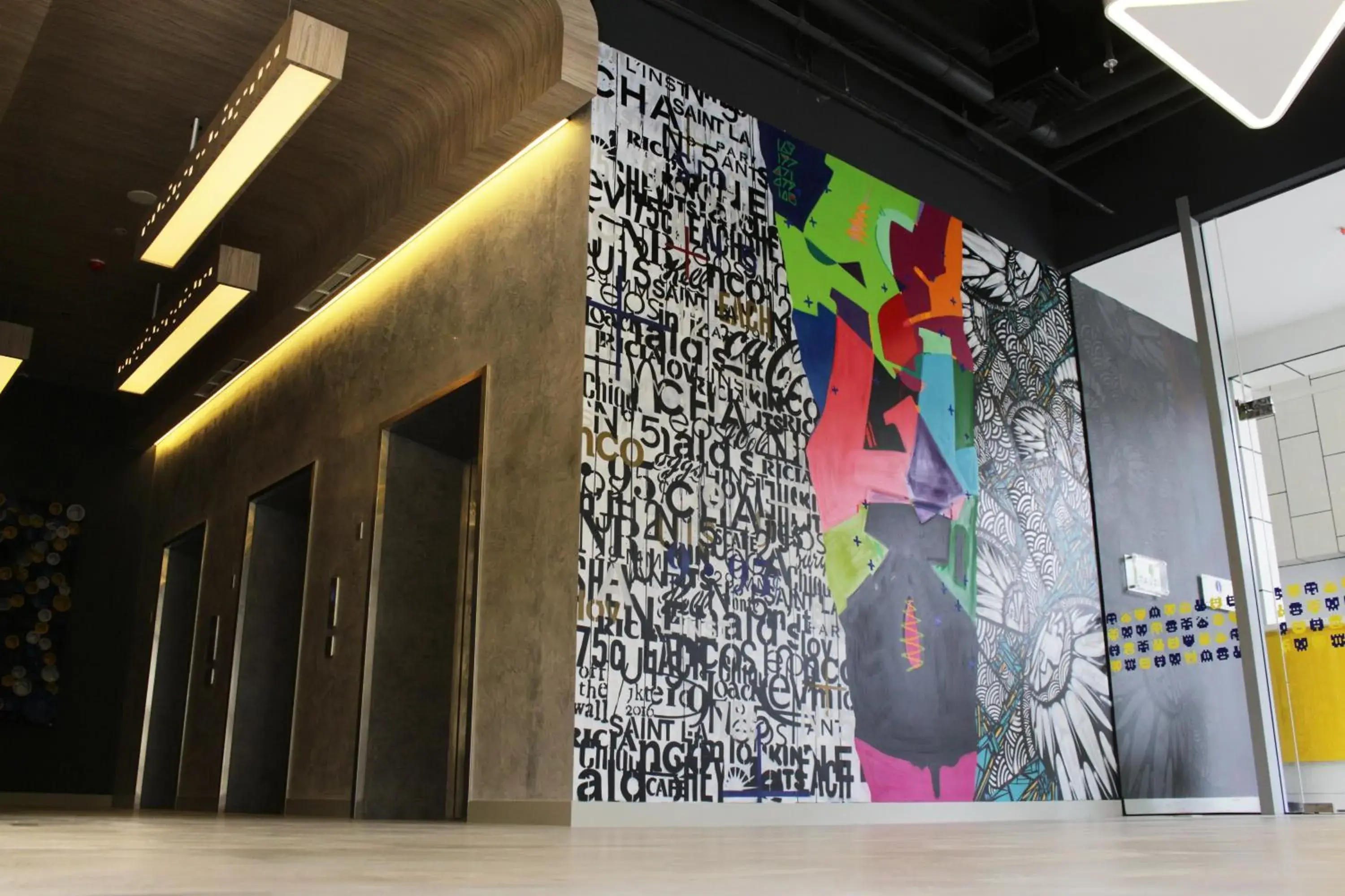 Facade/entrance in YELLO Hotel Harmoni Facade/entrance in YELLO Hotel Harmoni