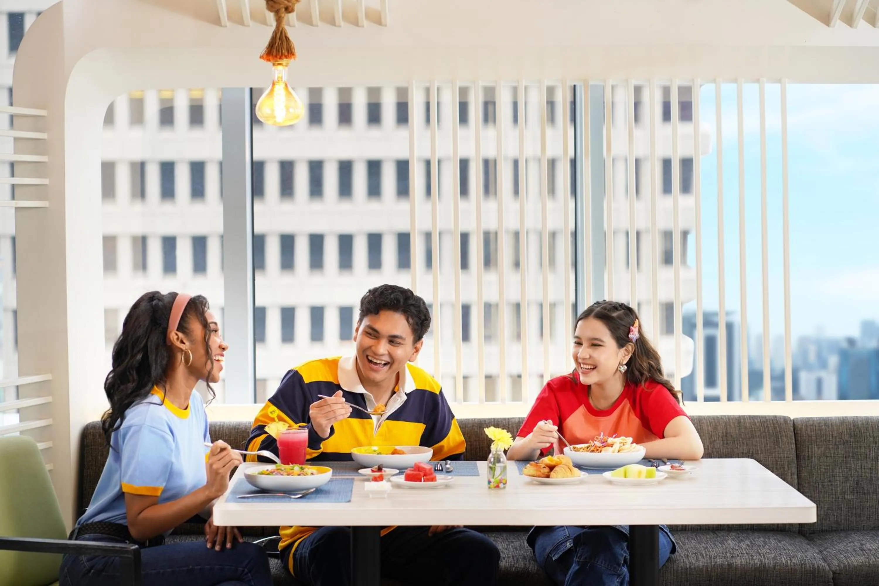 Restaurant/places to eat in YELLO Hotel Harmoni