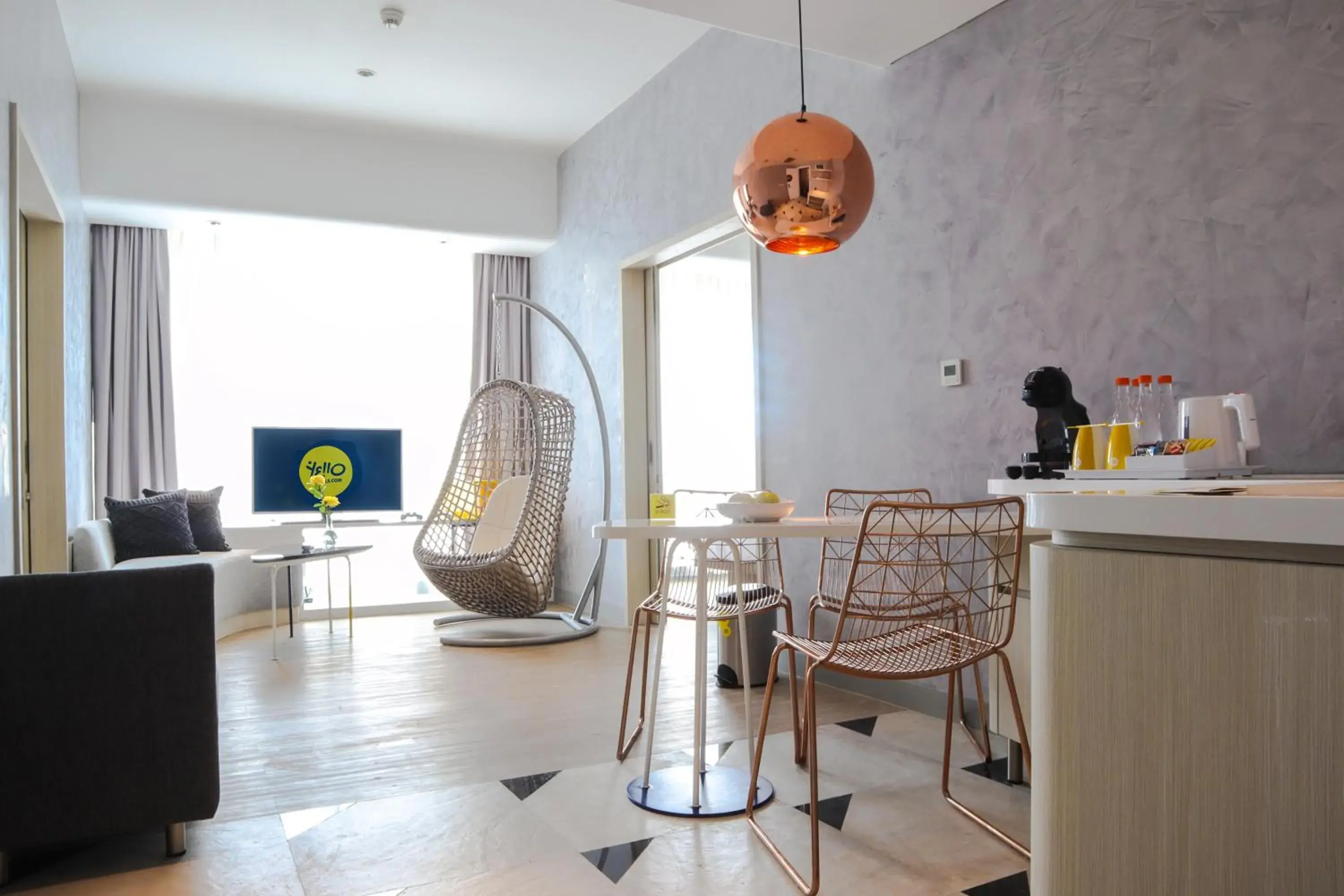 Living room in YELLO Hotel Harmoni Living room in YELLO Hotel Harmoni