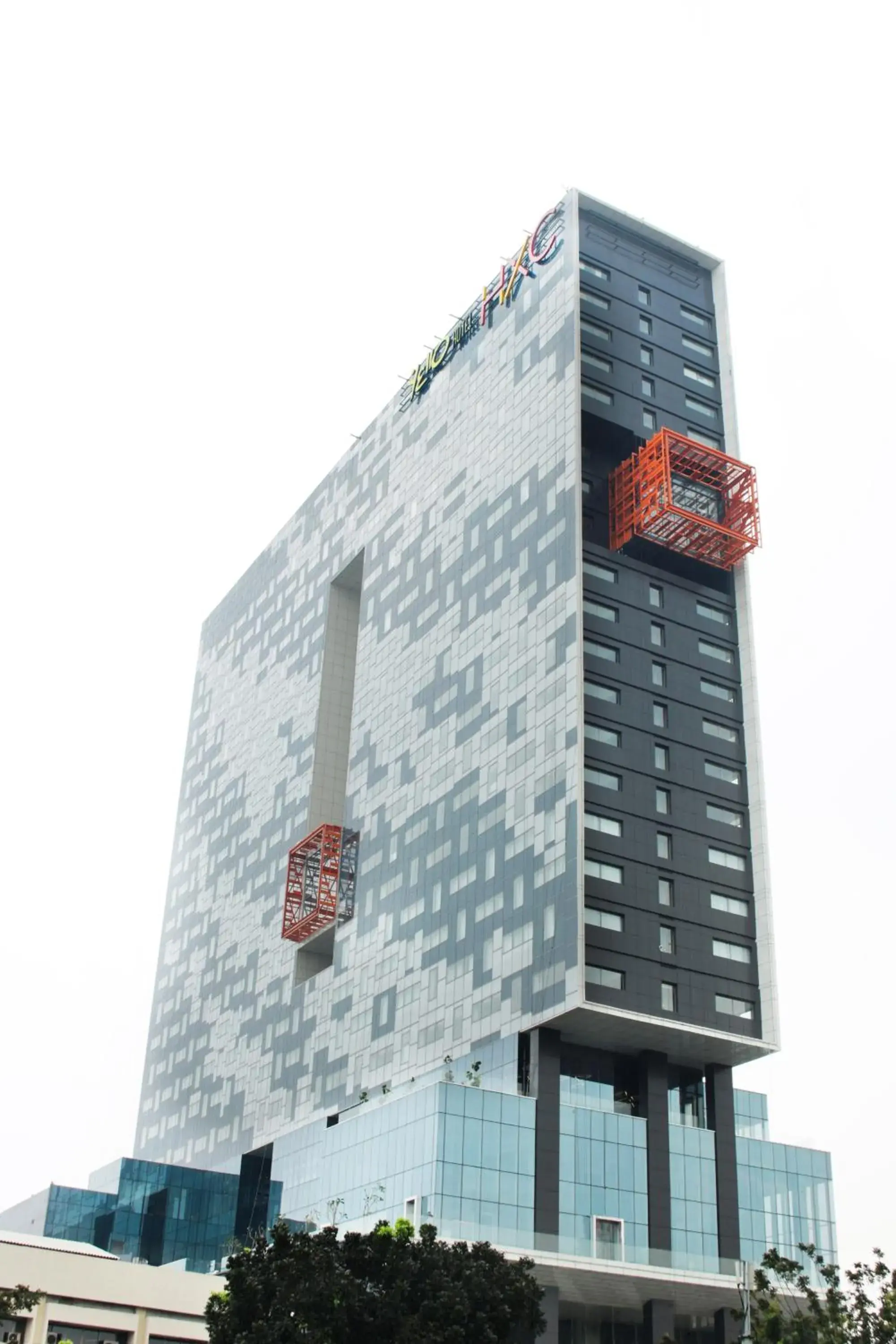 Property building in YELLO Hotel Harmoni Property building in YELLO Hotel Harmoni