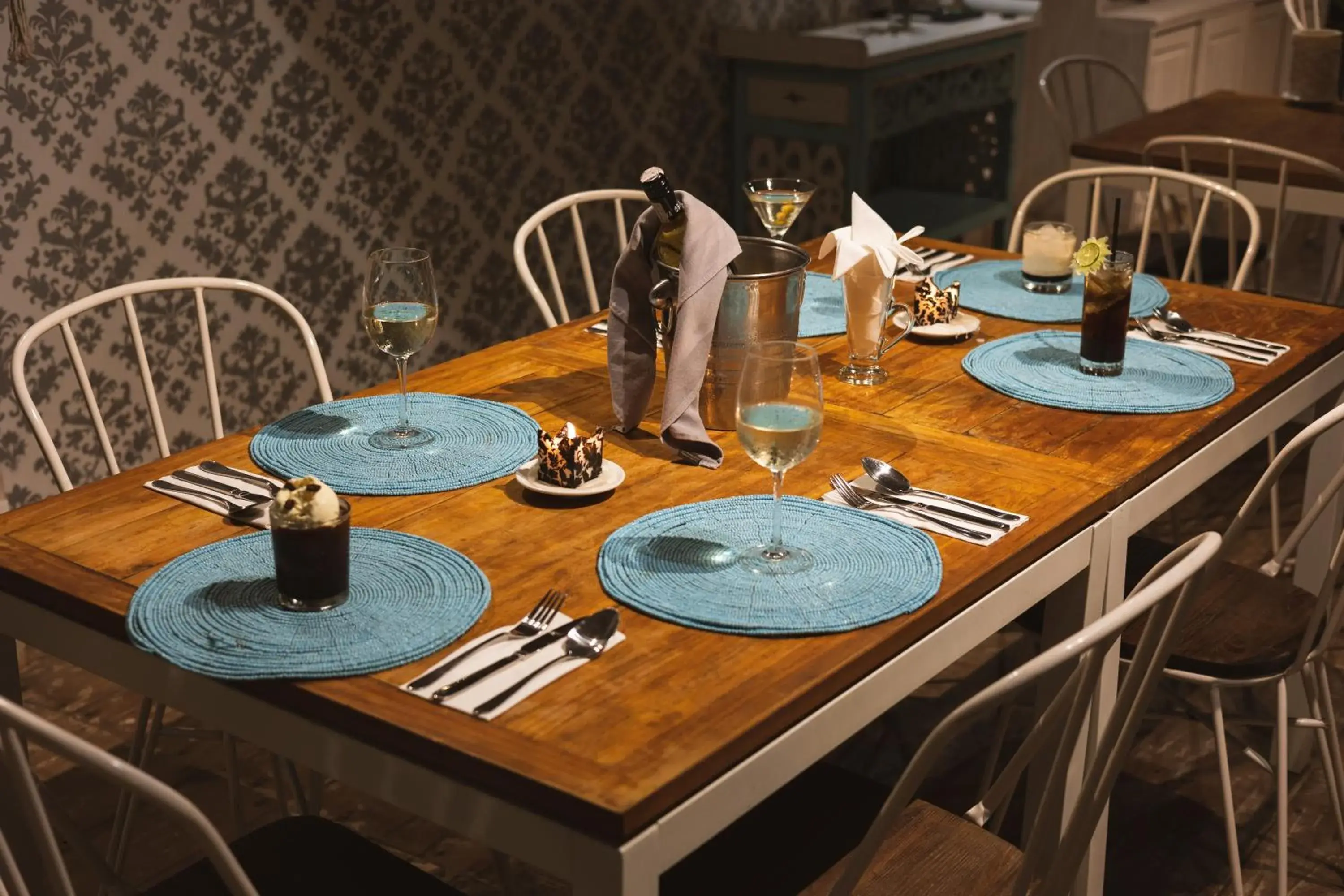 Restaurant/places to eat in Villas Edenia - Luxe Villas with Private Pools Restaurant/places to eat in Villas Edenia - Luxe Villas with Private Pools