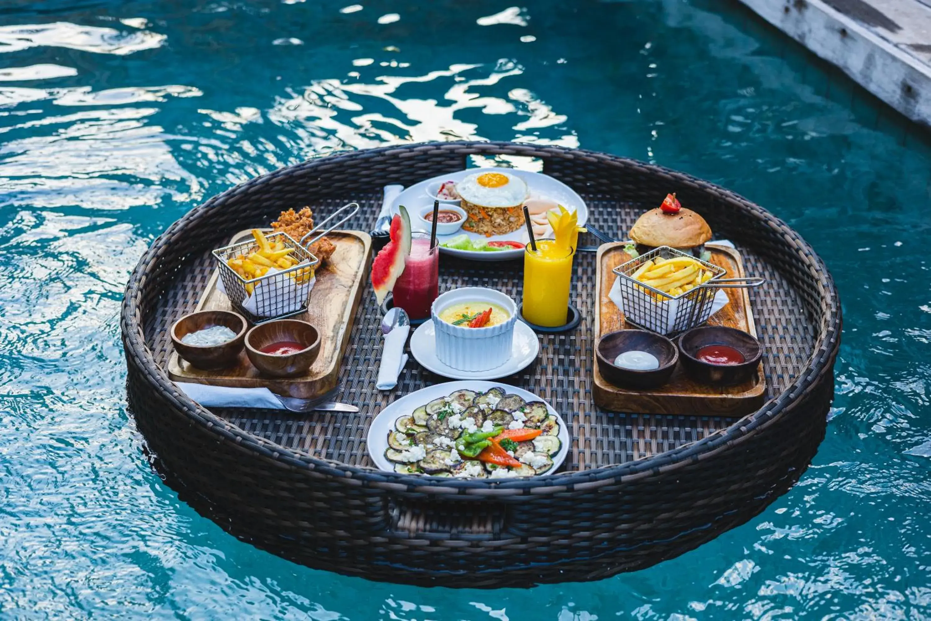 Restaurant/places to eat in Villas Edenia - Luxe Villas with Private Pools Restaurant/places to eat in Villas Edenia - Luxe Villas with Private Pools