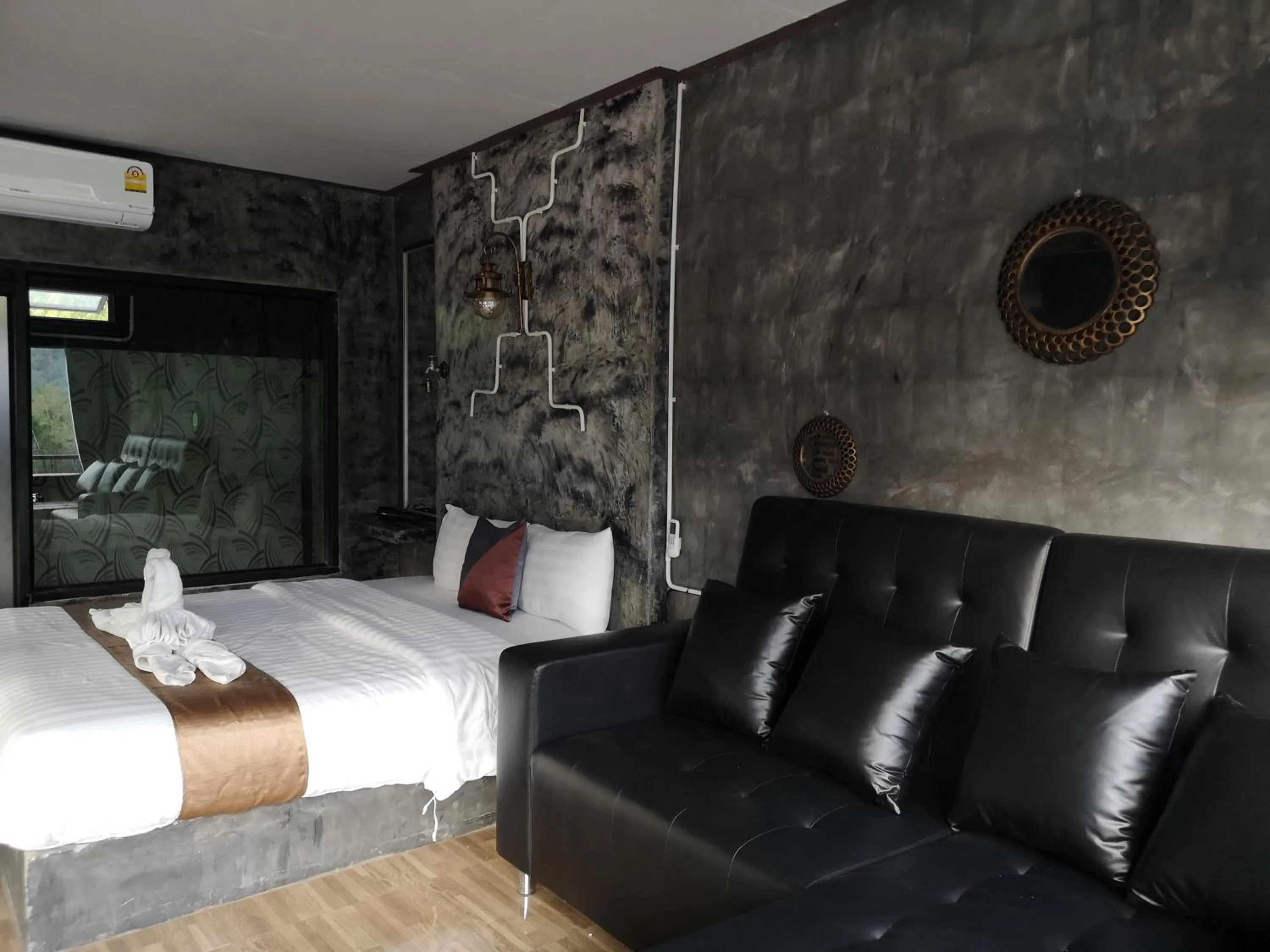 Photo of the whole room, Bed in Keeree Loft Resort คีรีลอฟท์รีสอร์ท