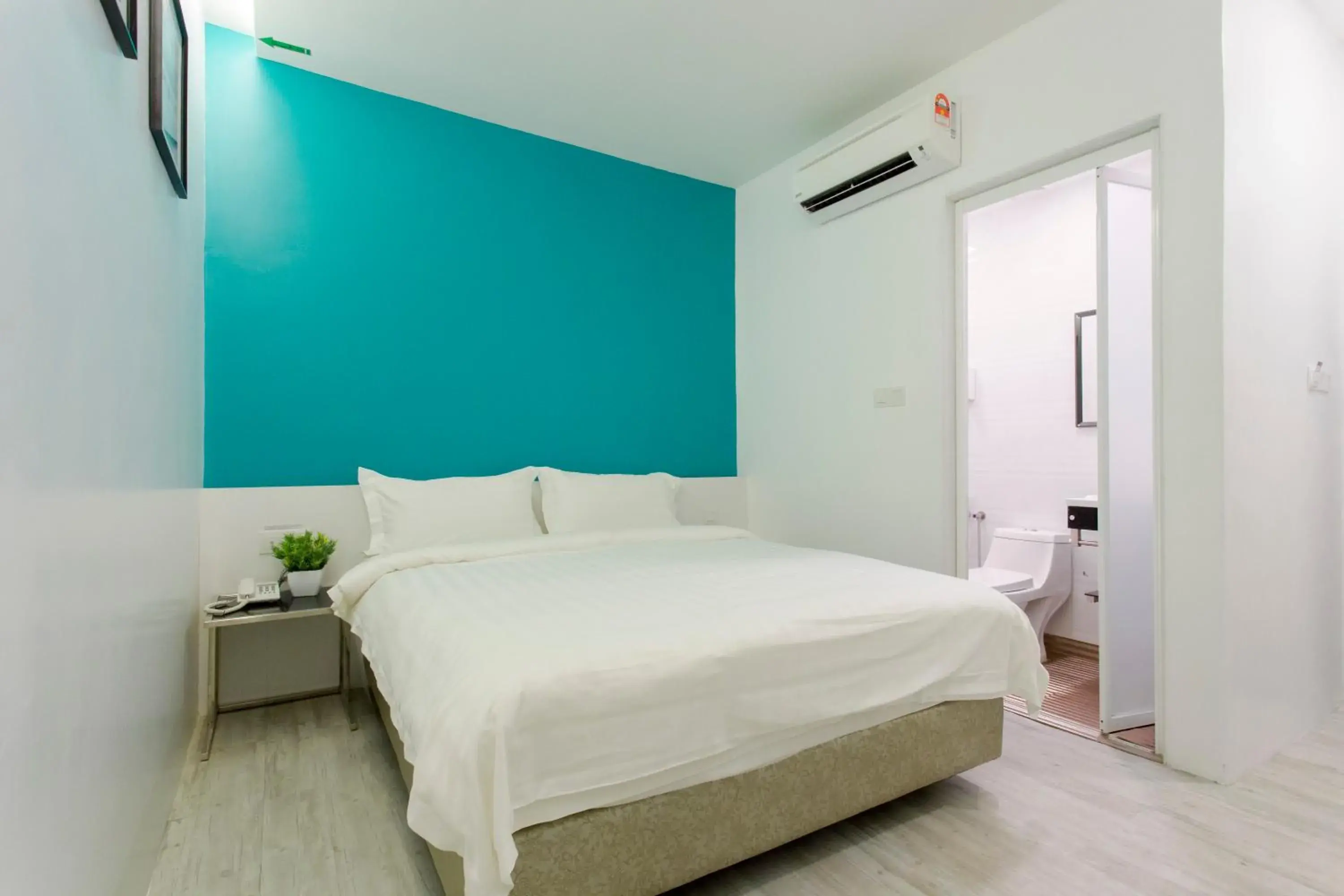 Bathroom, Bed in Aloha Hotel SDN BHD Bathroom, Bed in Aloha Hotel SDN BHD