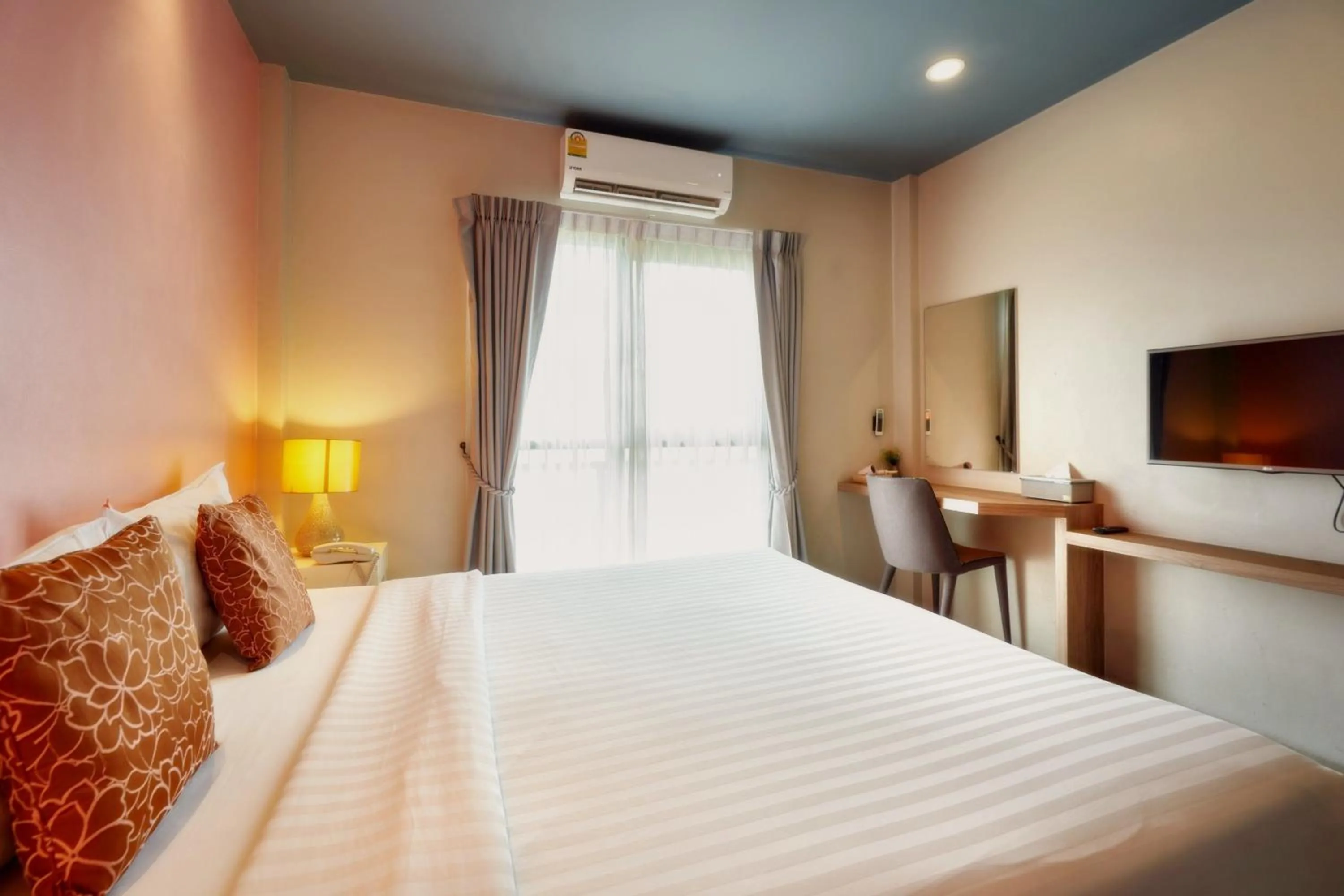 Bed in H Hotel Phrasing