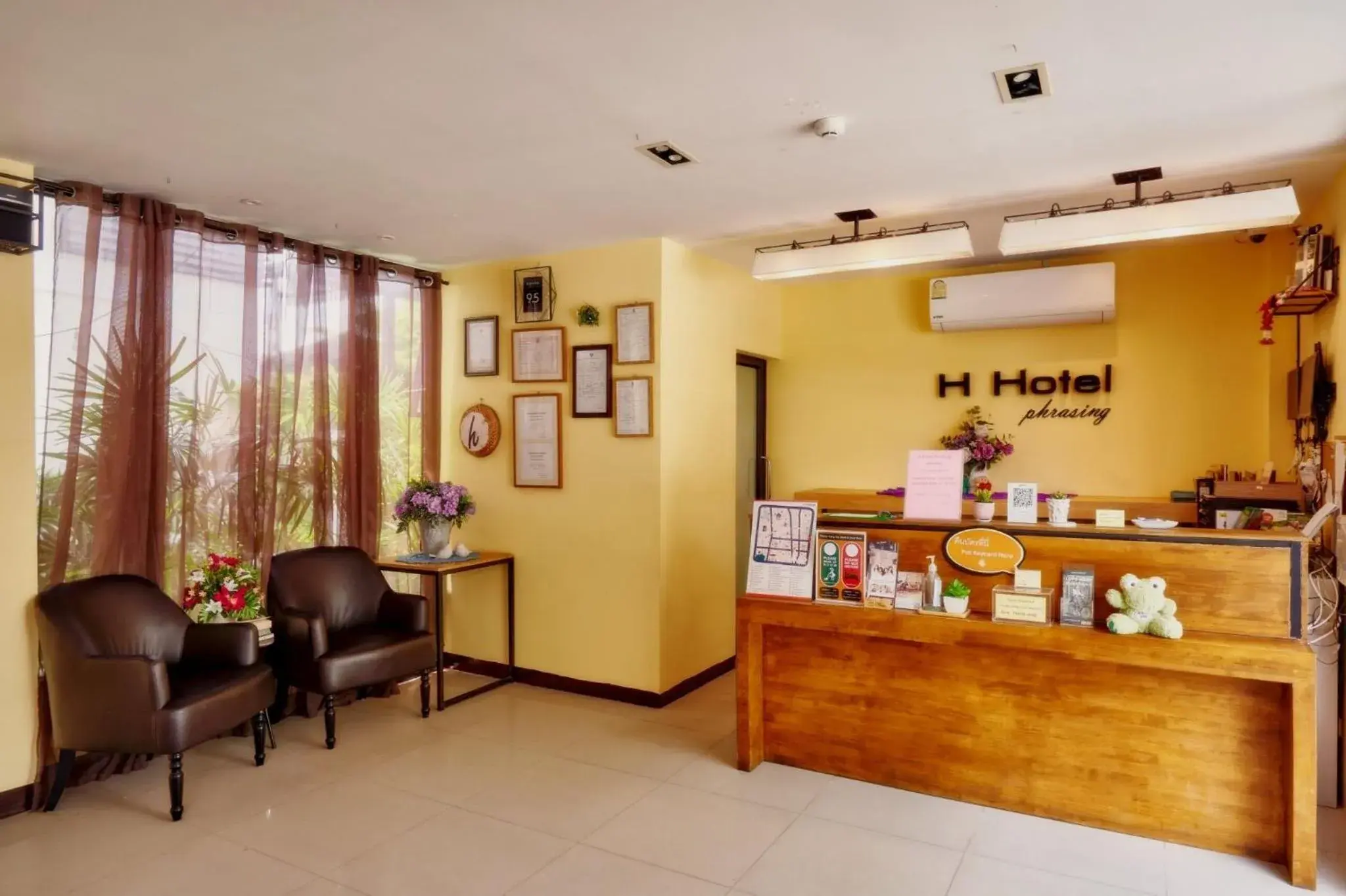 Lobby or reception in H Hotel Phrasing Lobby or reception in H Hotel Phrasing