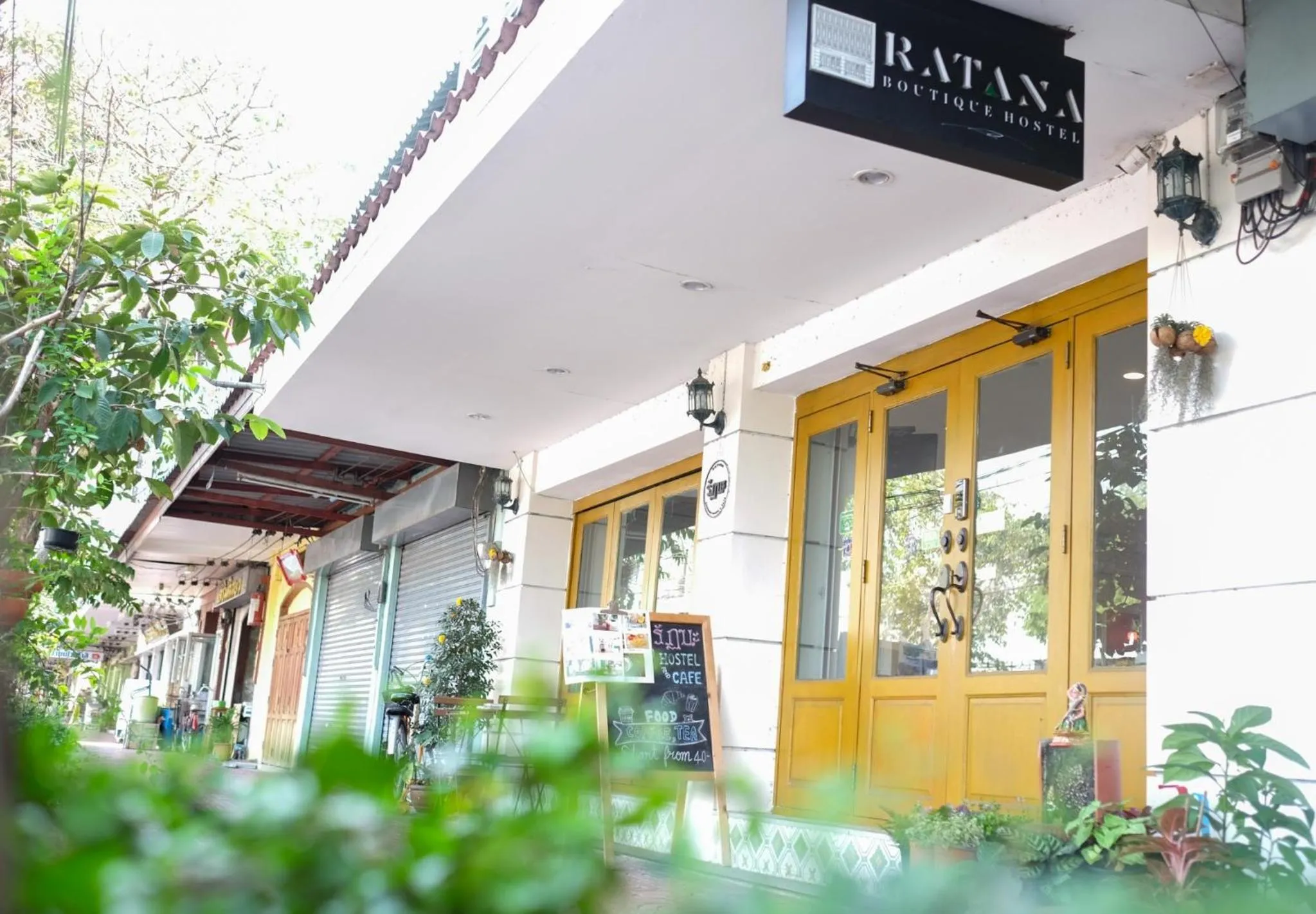 Facade/entrance in Ratana Boutique Hostel