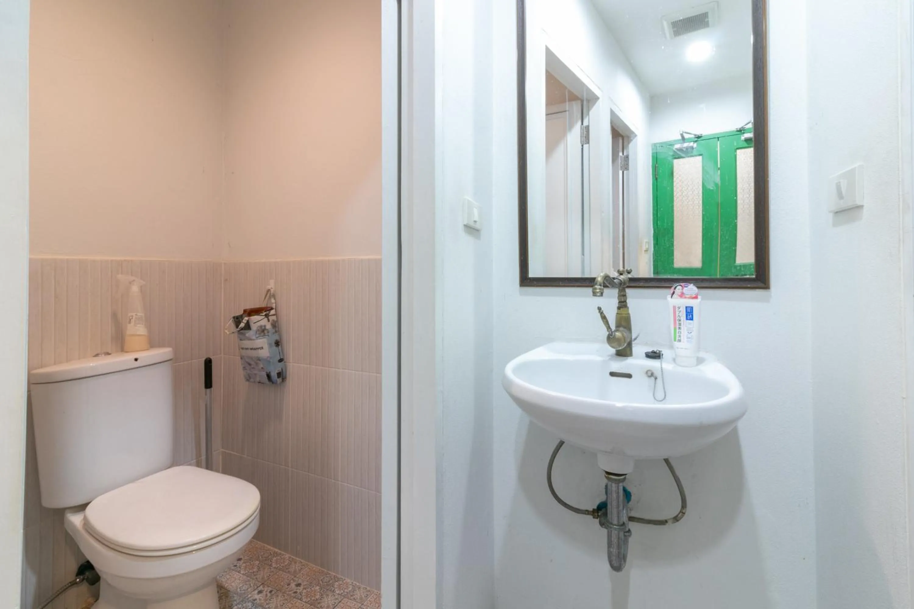 Bathroom in Ratana Boutique Hostel