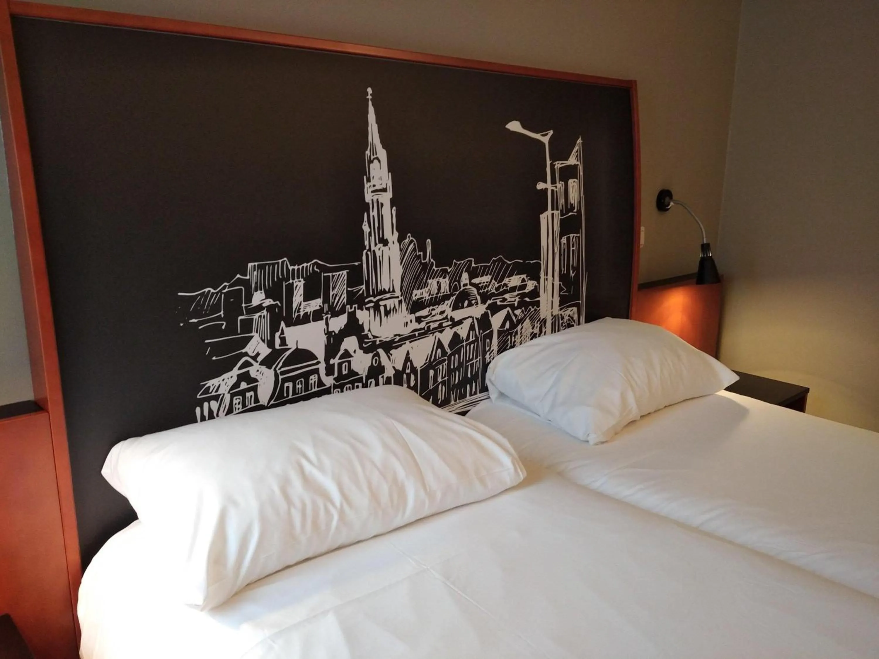 Bedroom, Bed in Ibis Brussels Erasmus