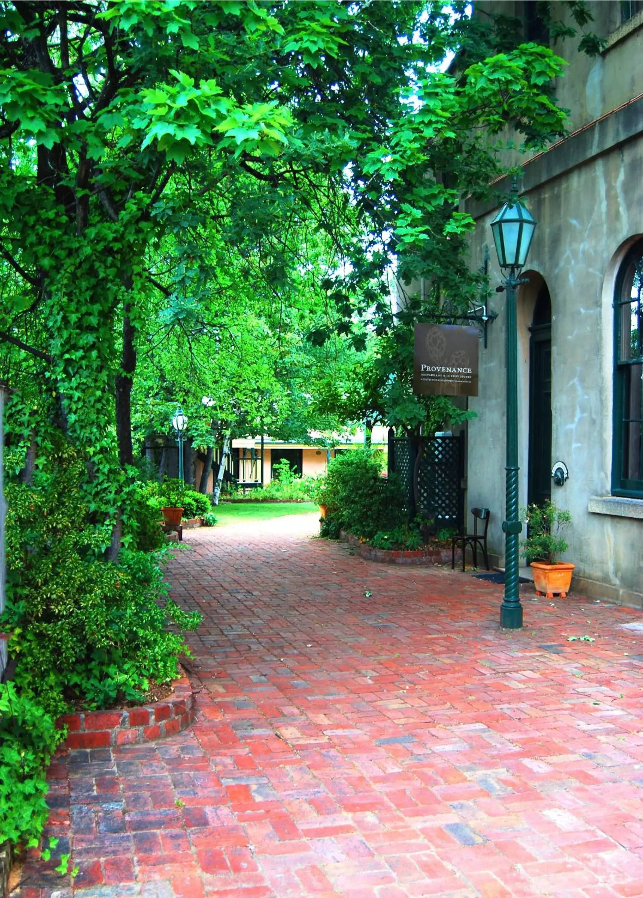 Provenance Accommodation Provenance Accommodation