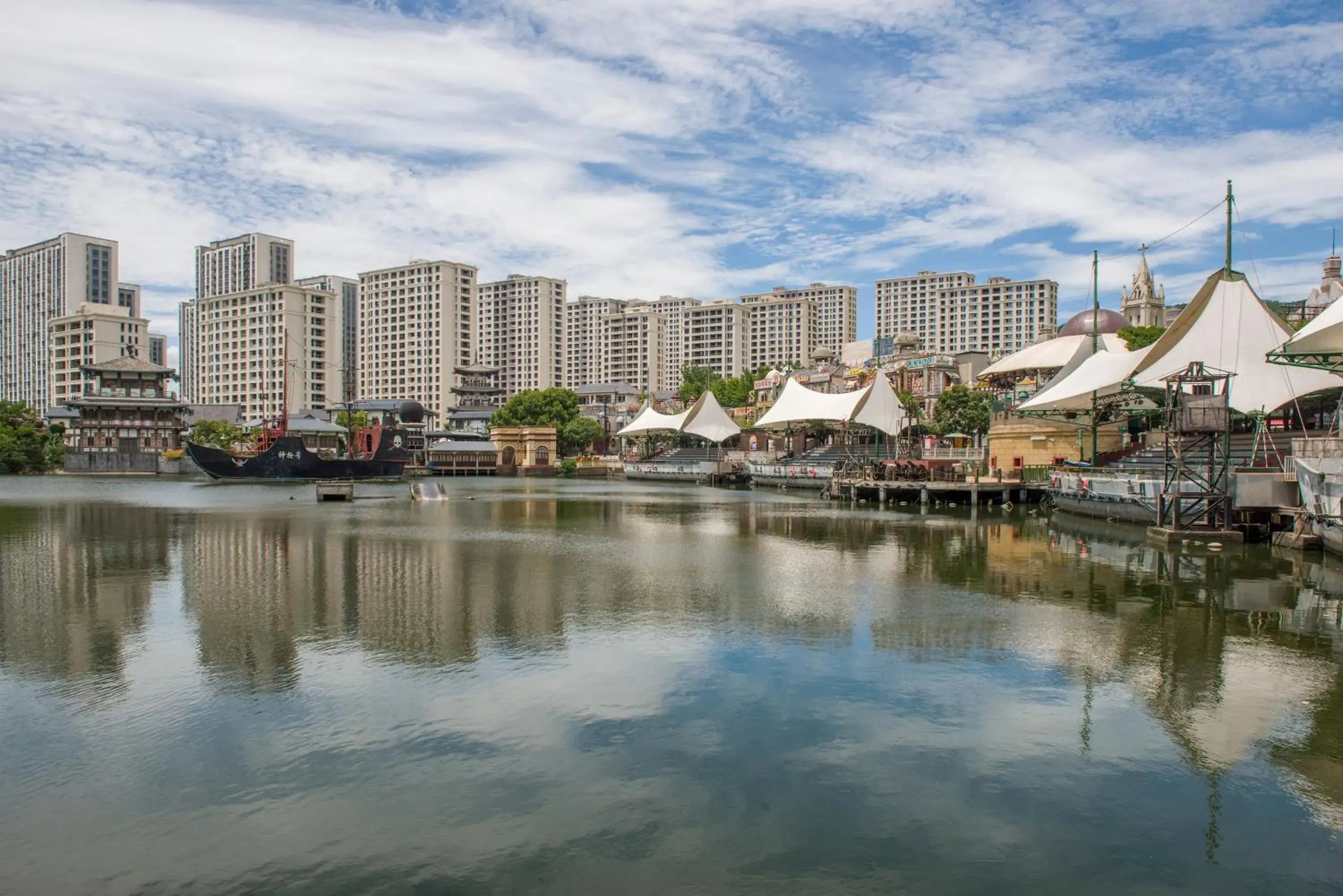 Property building in Yiwu Baide Theme Hotel Property building in Yiwu Baide Theme Hotel