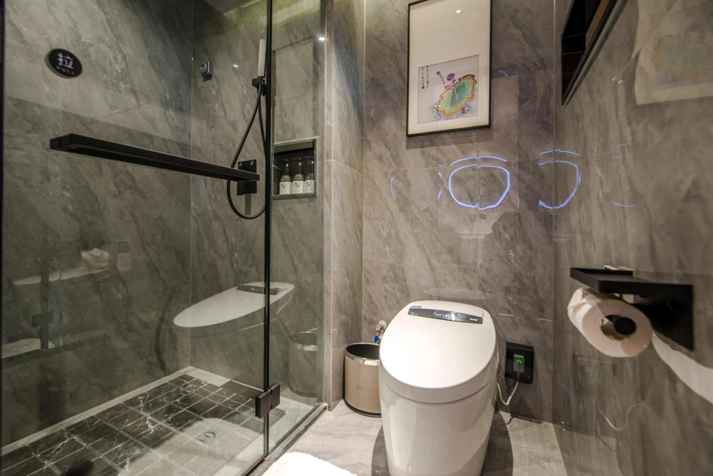 Shower in Yiwu Baide Theme Hotel