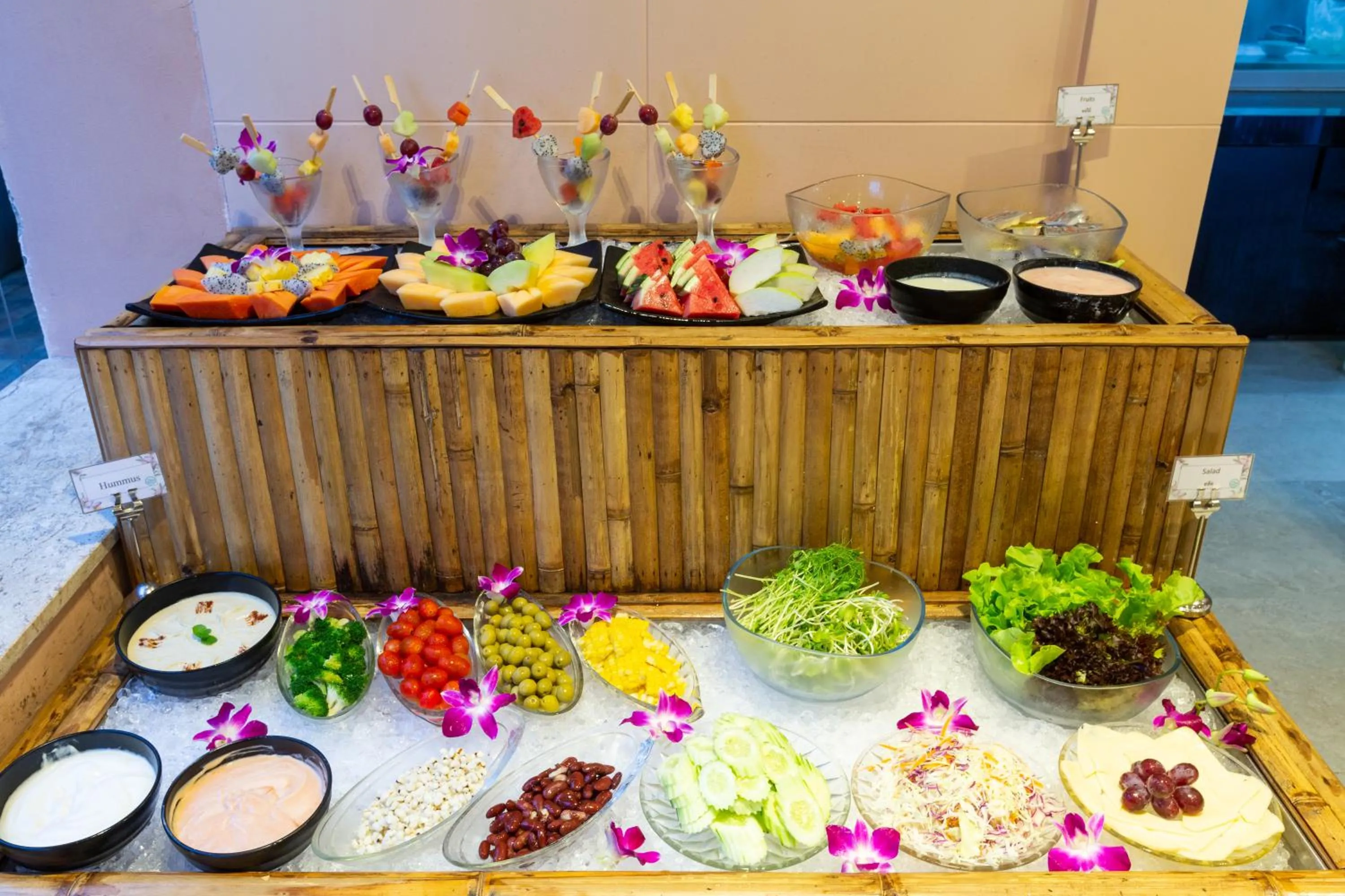 Restaurant/places to eat in Amala Grand Bleu Resort Hilltops - SHA