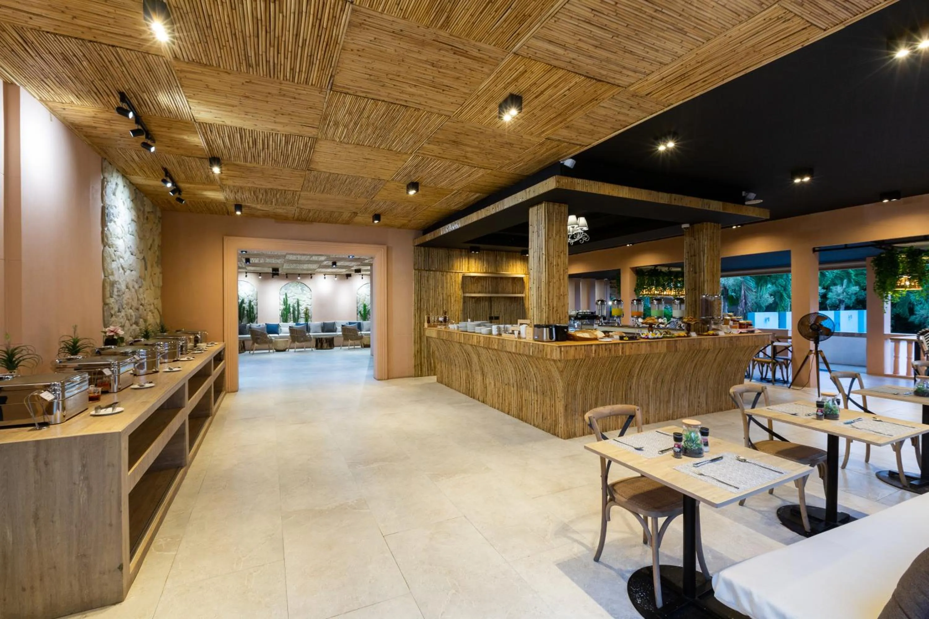 Restaurant/places to eat in Amala Grand Bleu Resort Hilltops - SHA