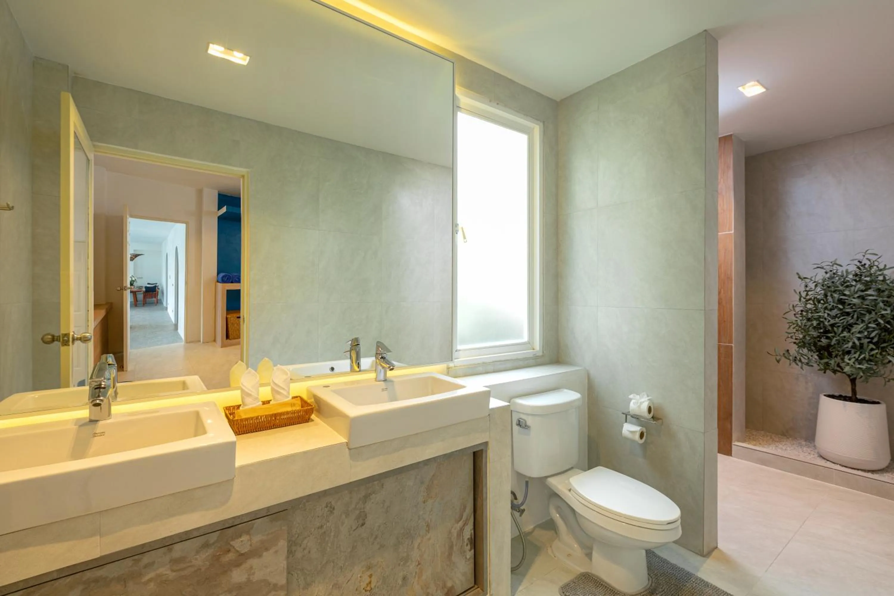 Shower in Amala Grand Bleu Resort Hilltops - SHA