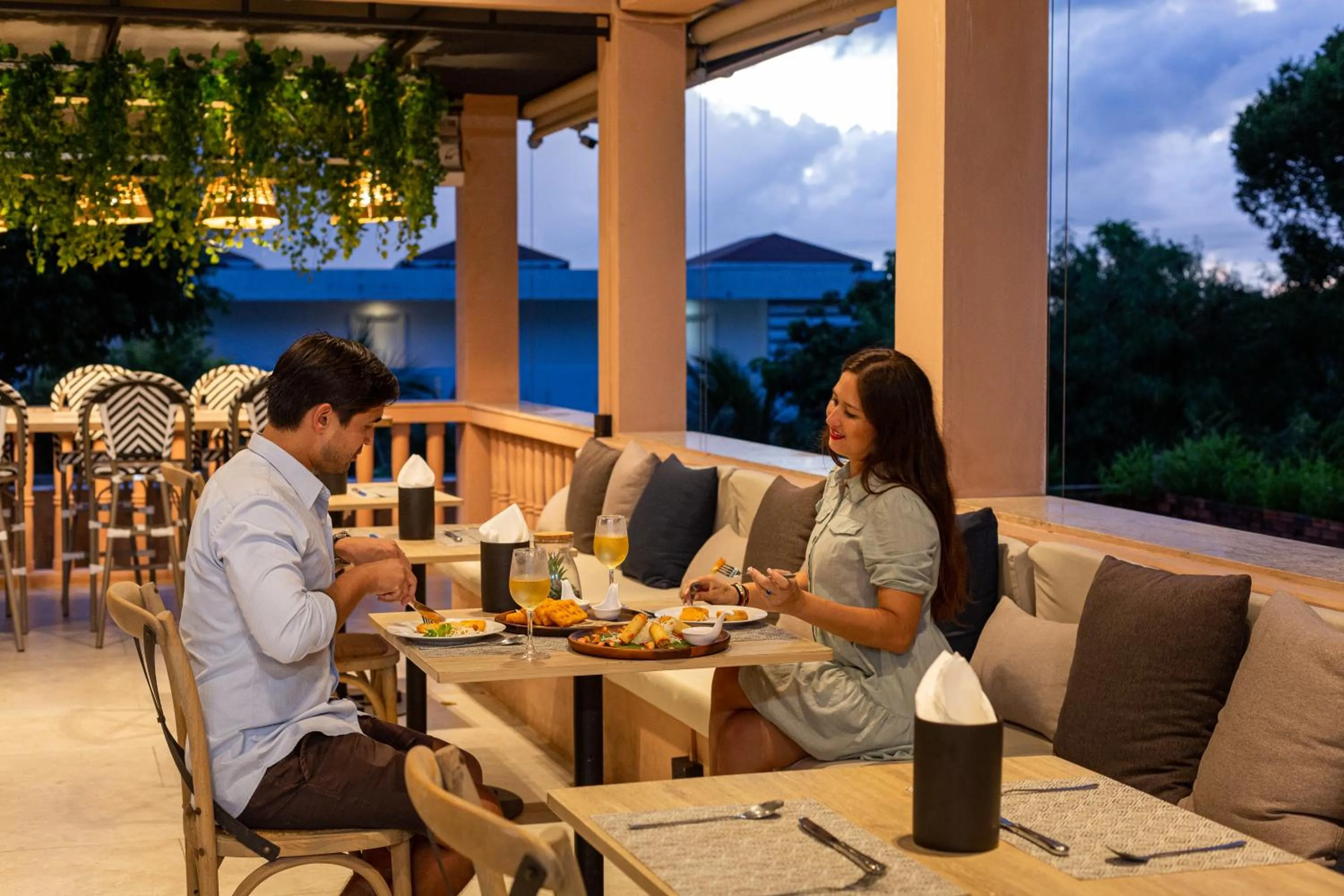 Restaurant/places to eat in Amala Grand Bleu Resort Hilltops - SHA