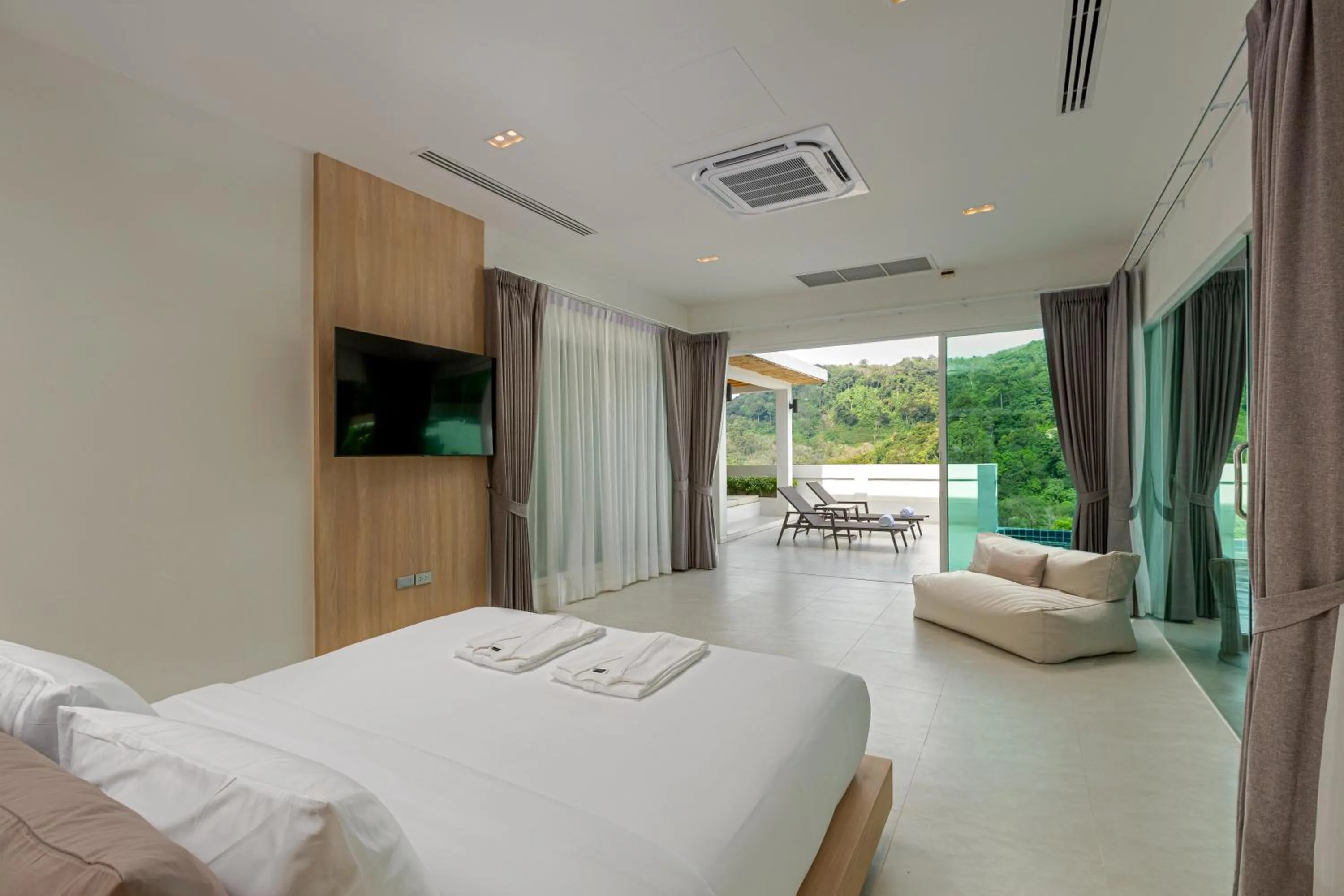 TV and multimedia, Bed in Amala Grand Bleu Resort Hilltops - SHA