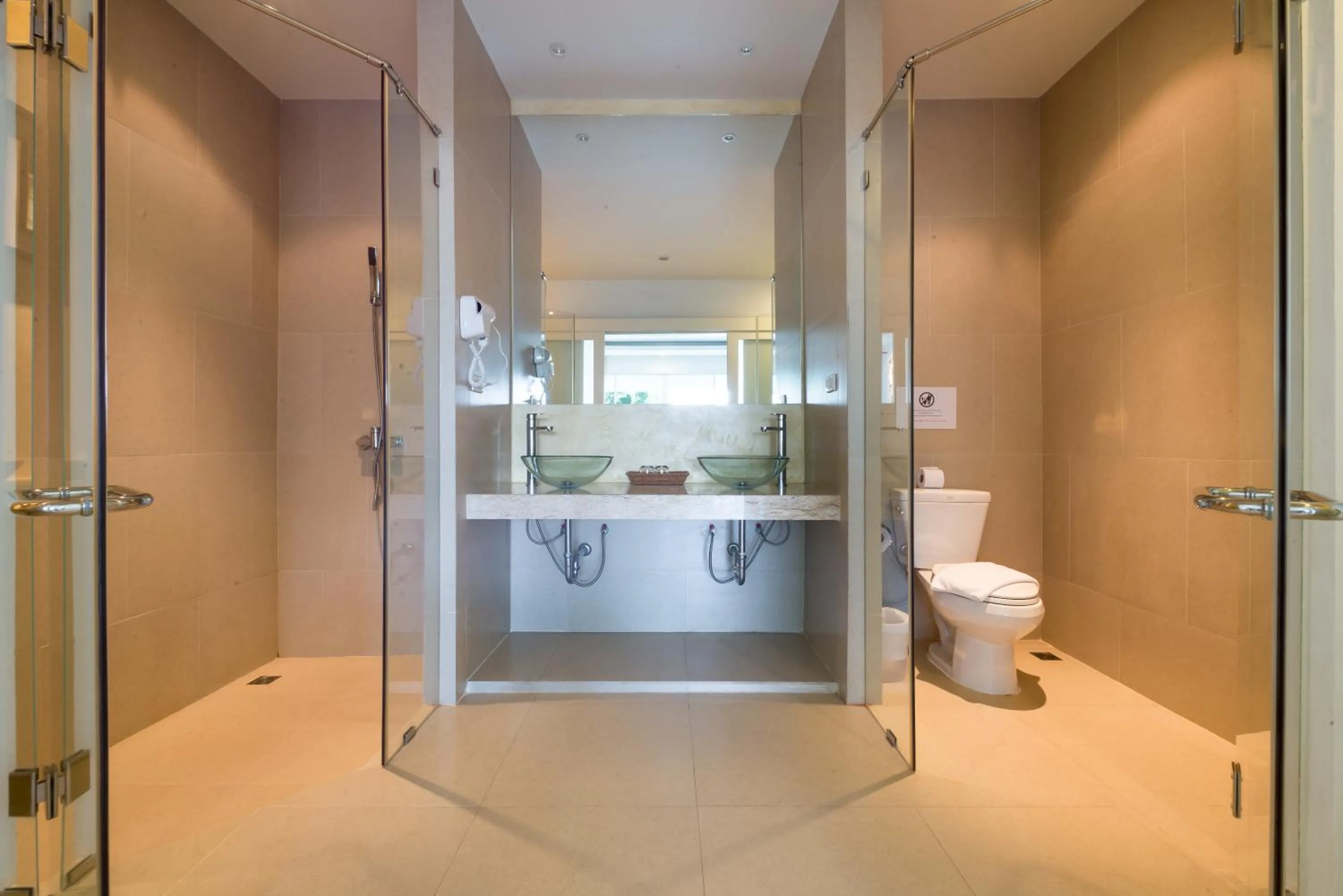 Shower in Amala Grand Bleu Resort Hilltops - SHA