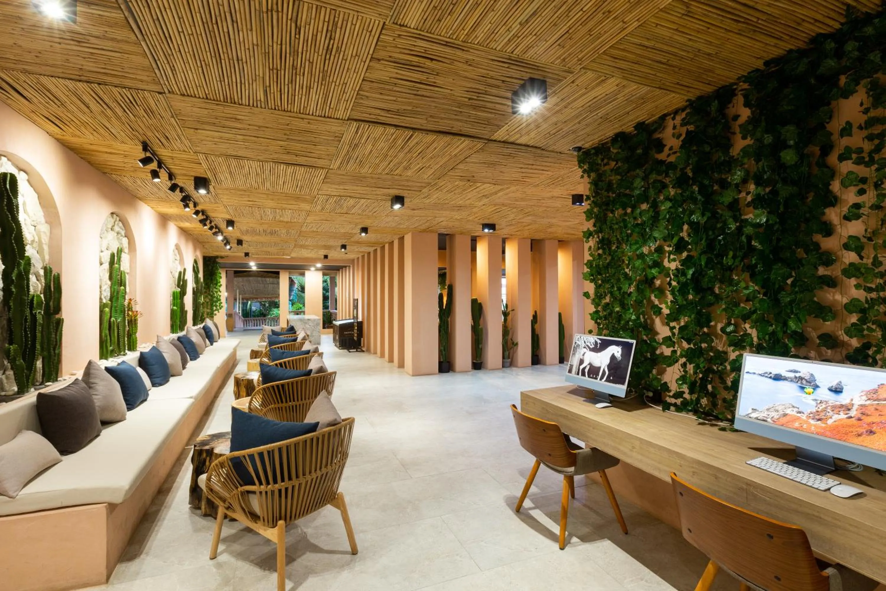 Lobby or reception in Amala Grand Bleu Resort Hilltops - SHA