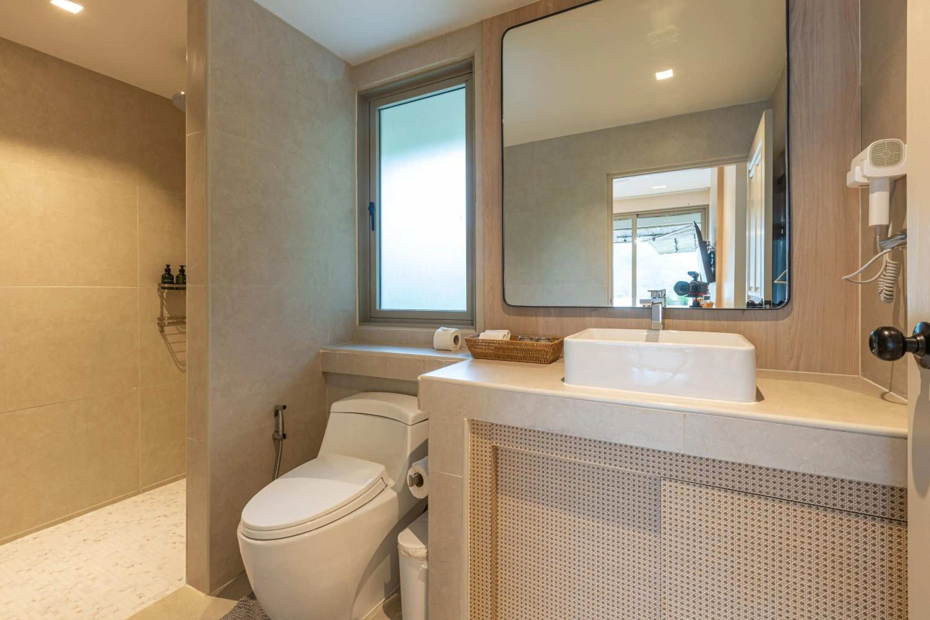 Shower in Amala Grand Bleu Resort Hilltops - SHA