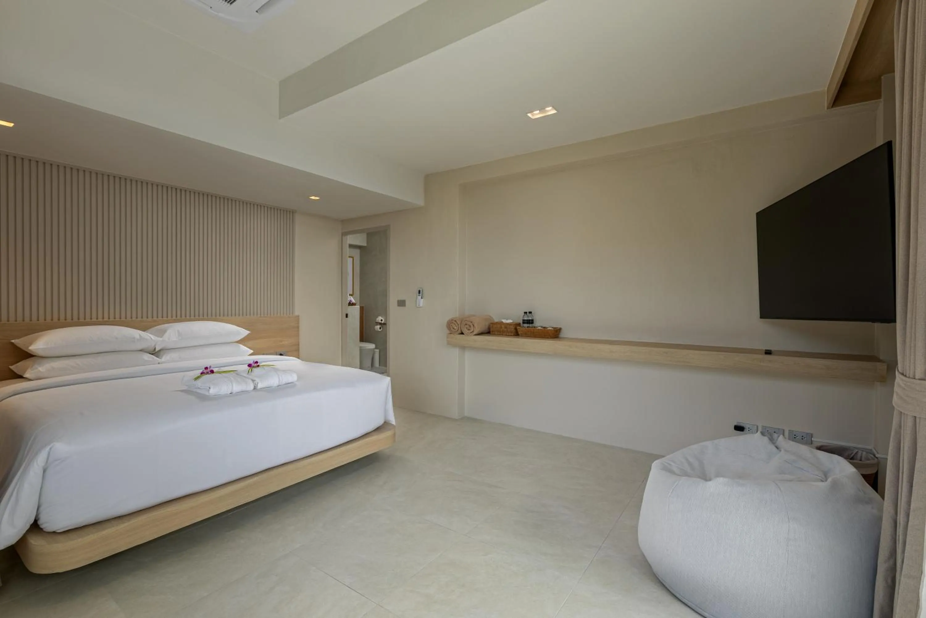 Bed in Amala Grand Bleu Resort Hilltops - SHA