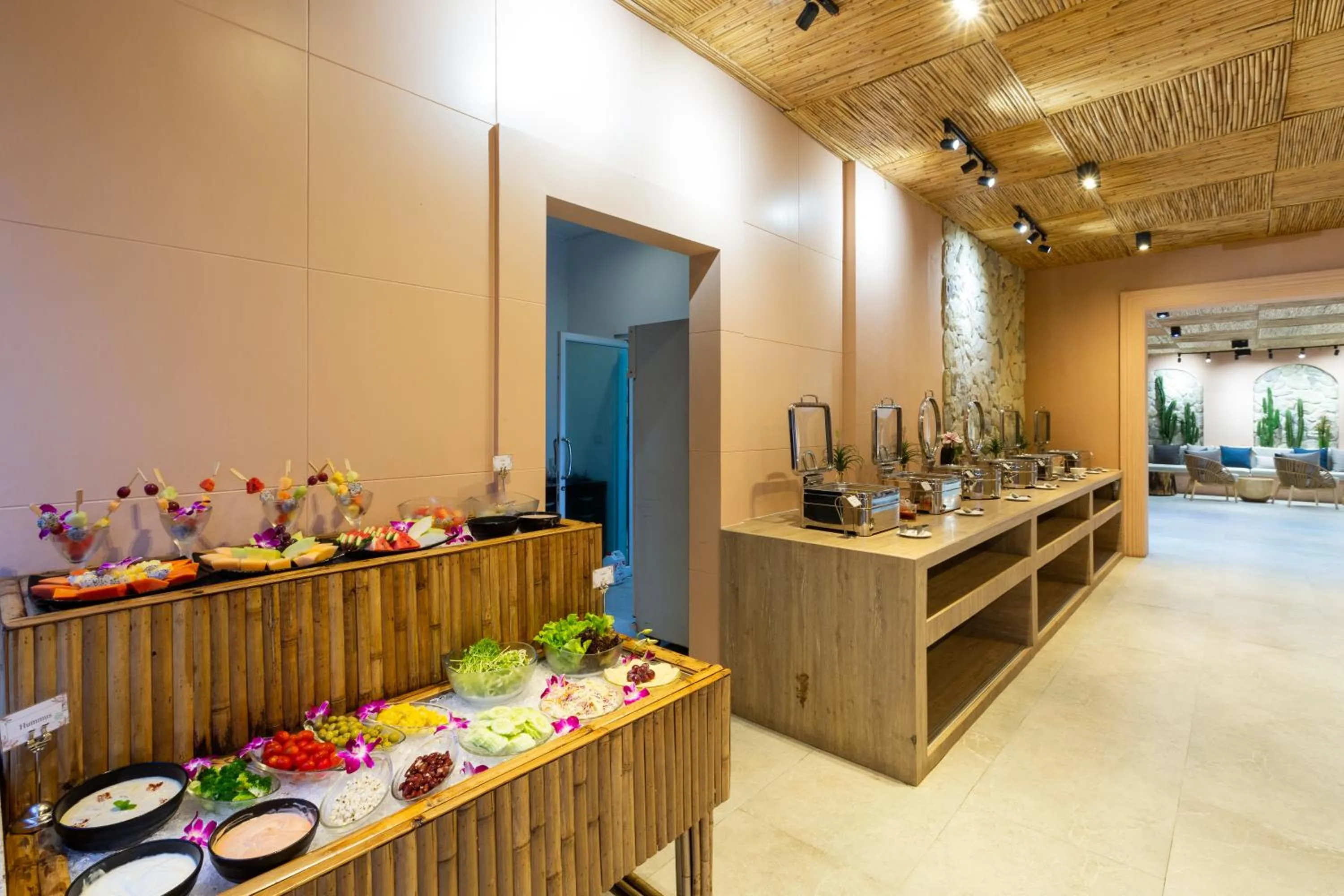 Restaurant/places to eat in Amala Grand Bleu Resort Hilltops - SHA