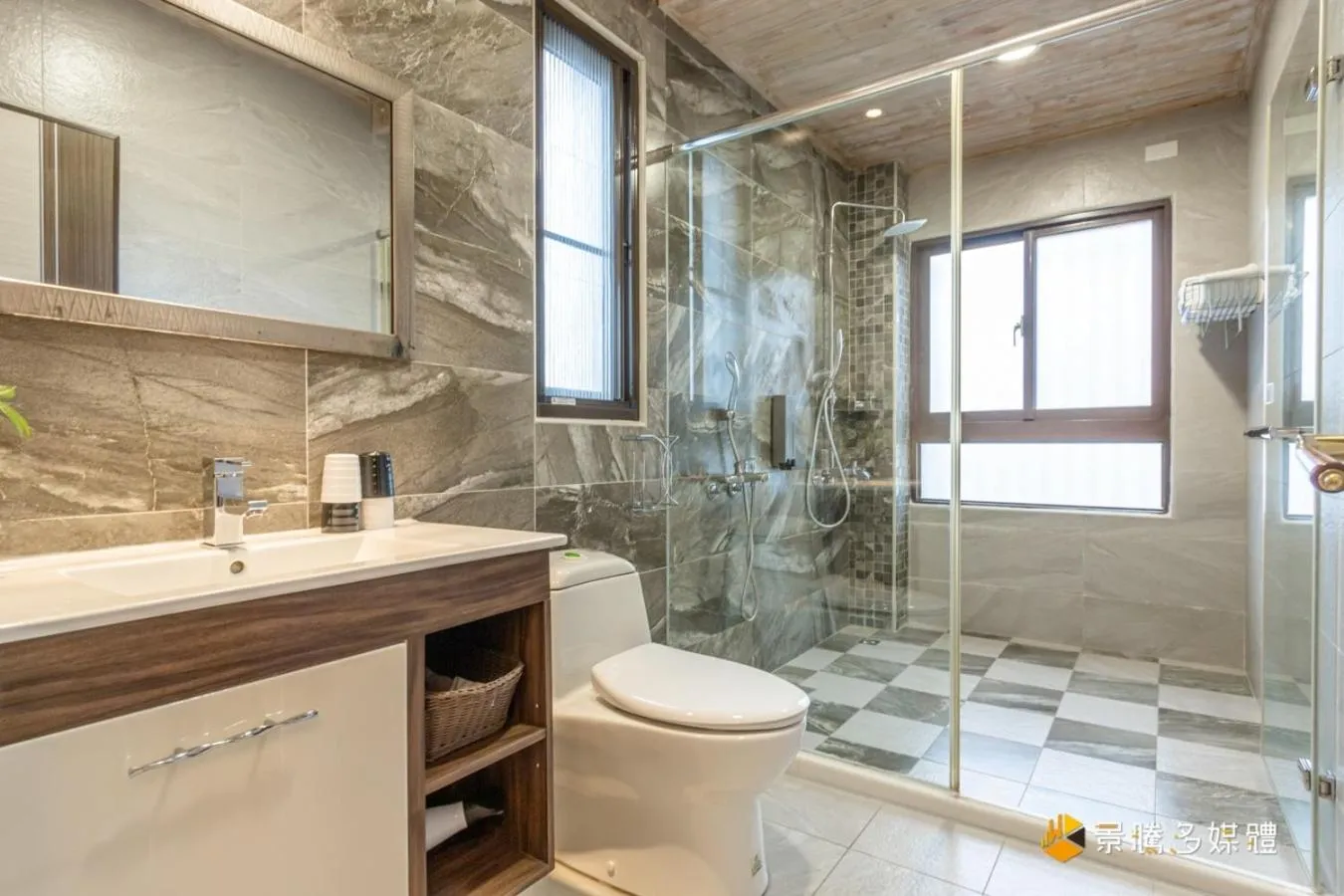 Toilet in Happiness is coming(Near Hualien Railway Station)