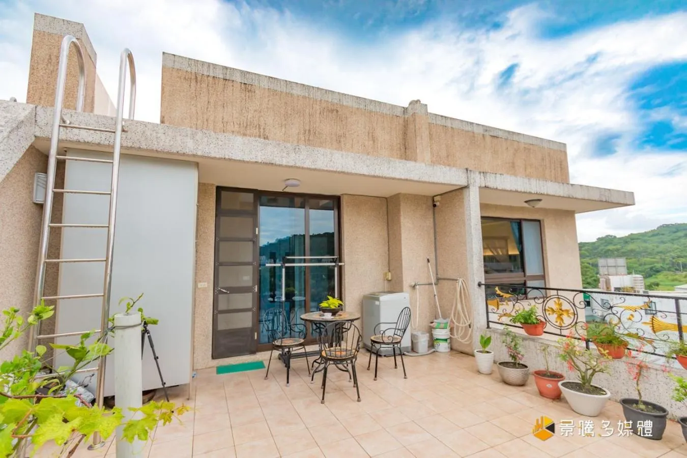 Patio in Happiness is coming(Near Hualien Railway Station)