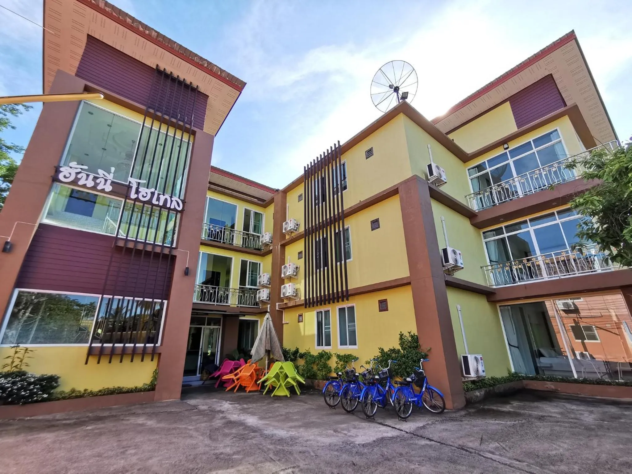 Facade/entrance in Honey Hotel Chiang Saen