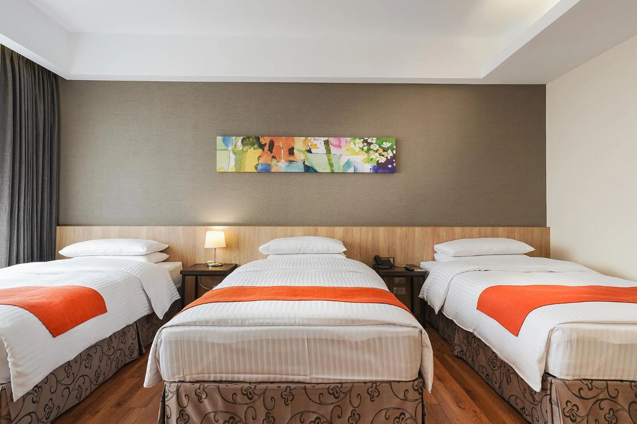 Photo of the whole room, Bed in Hoya Resort Hotel Kaohsiung