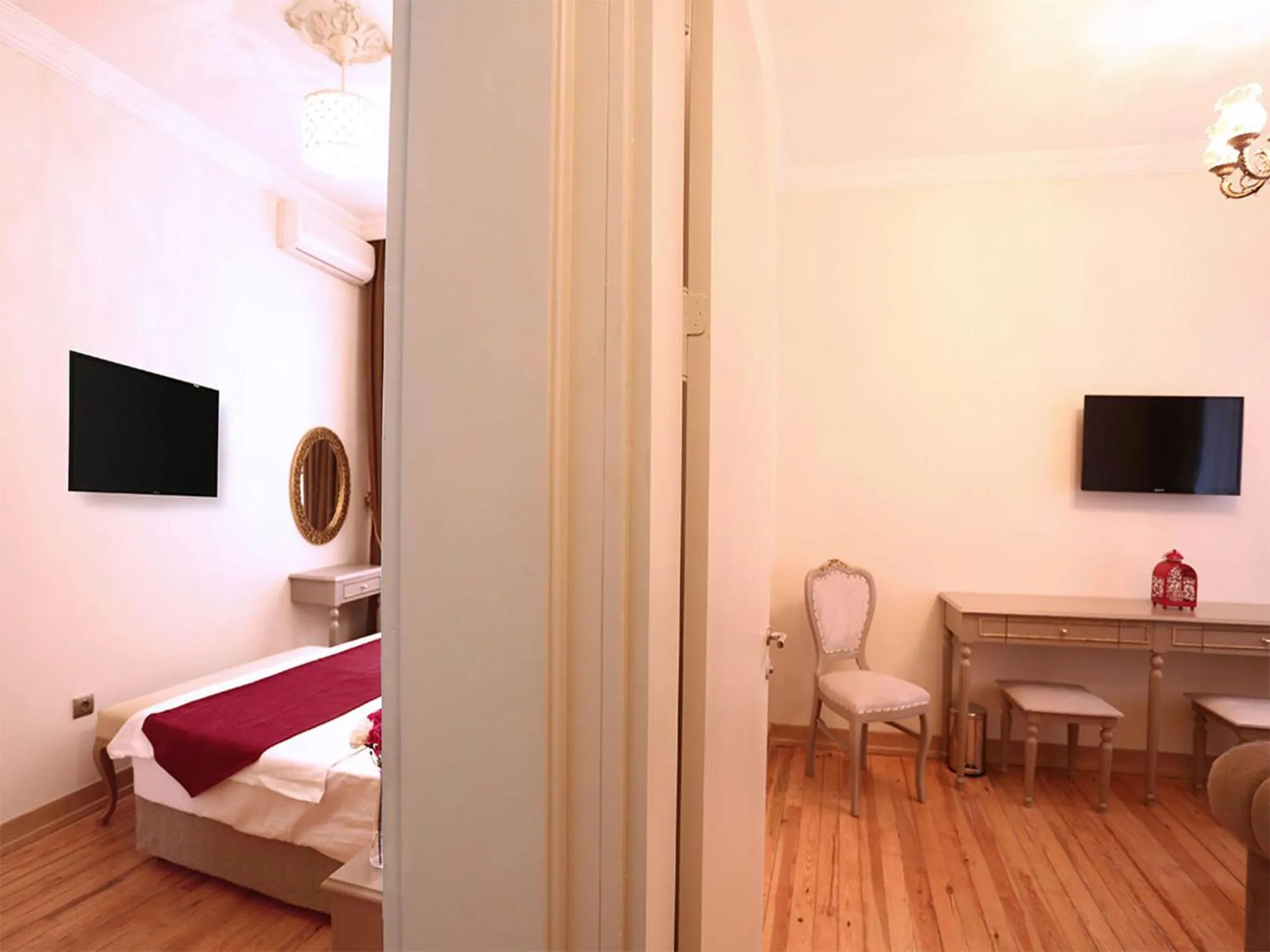 Living room, Bed in Taksim Green Star Hotel