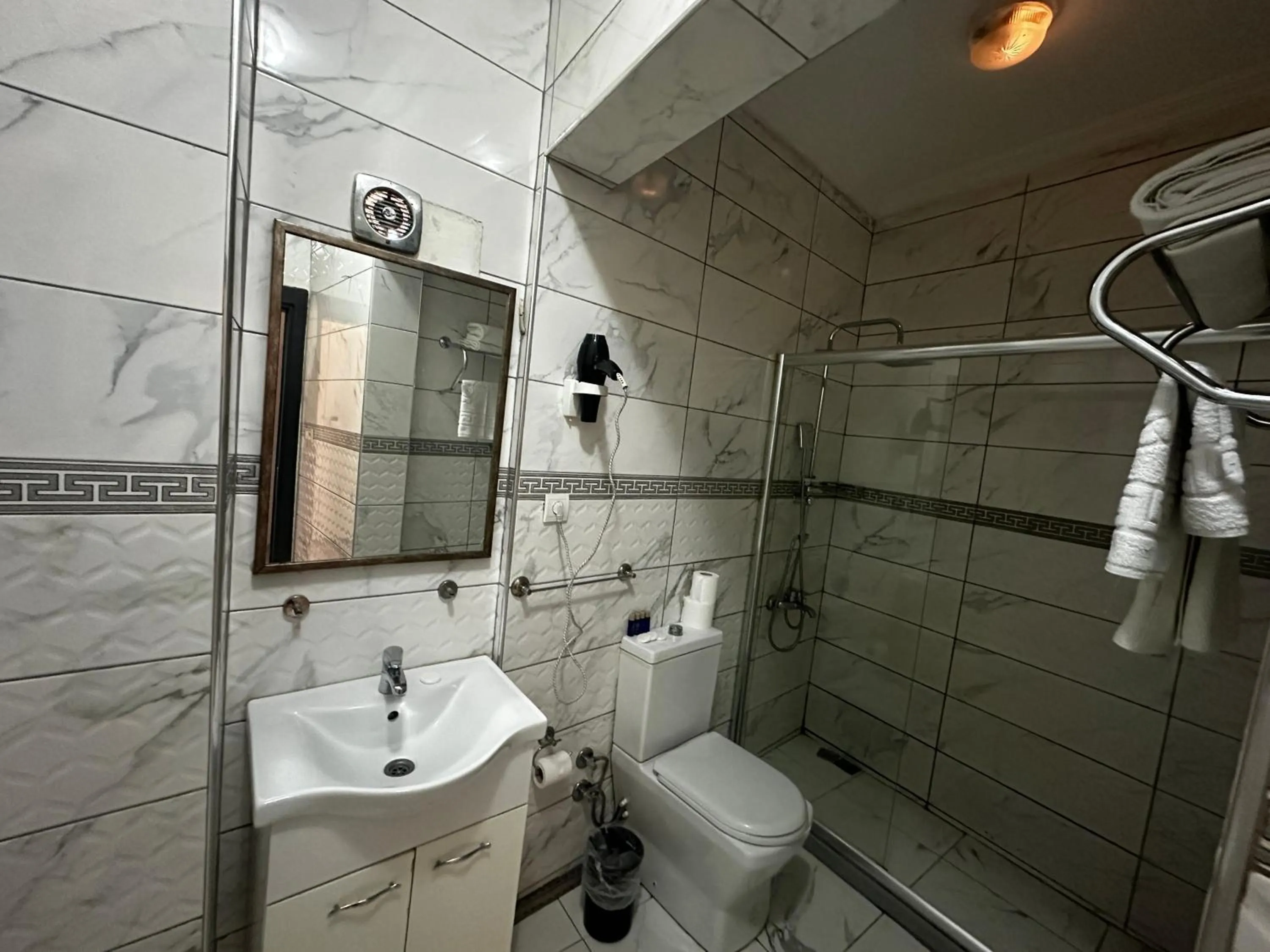 Shower in Taksim Green Star Hotel