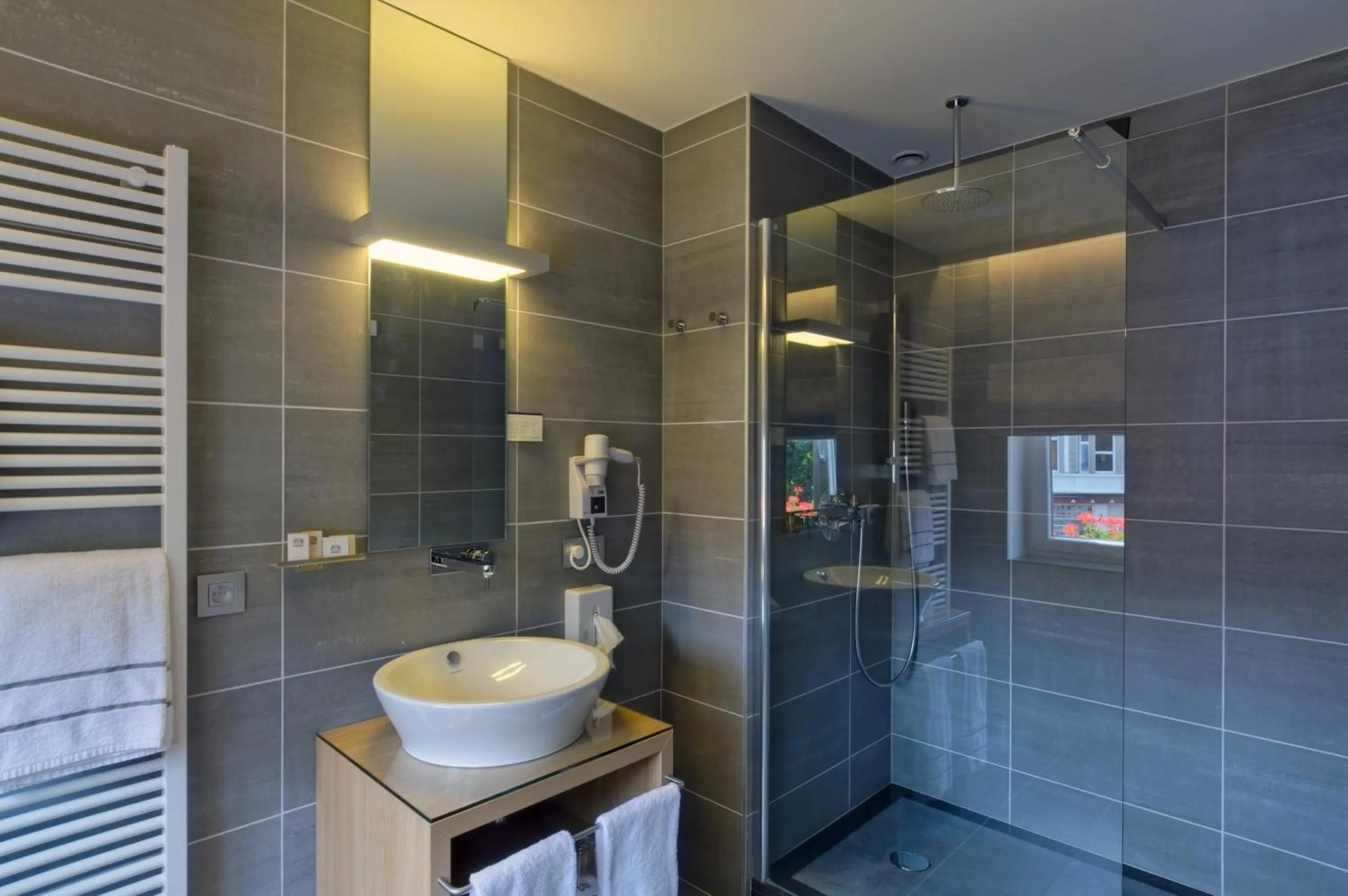 Bathroom in Hôtel-Restaurant L'Auberge