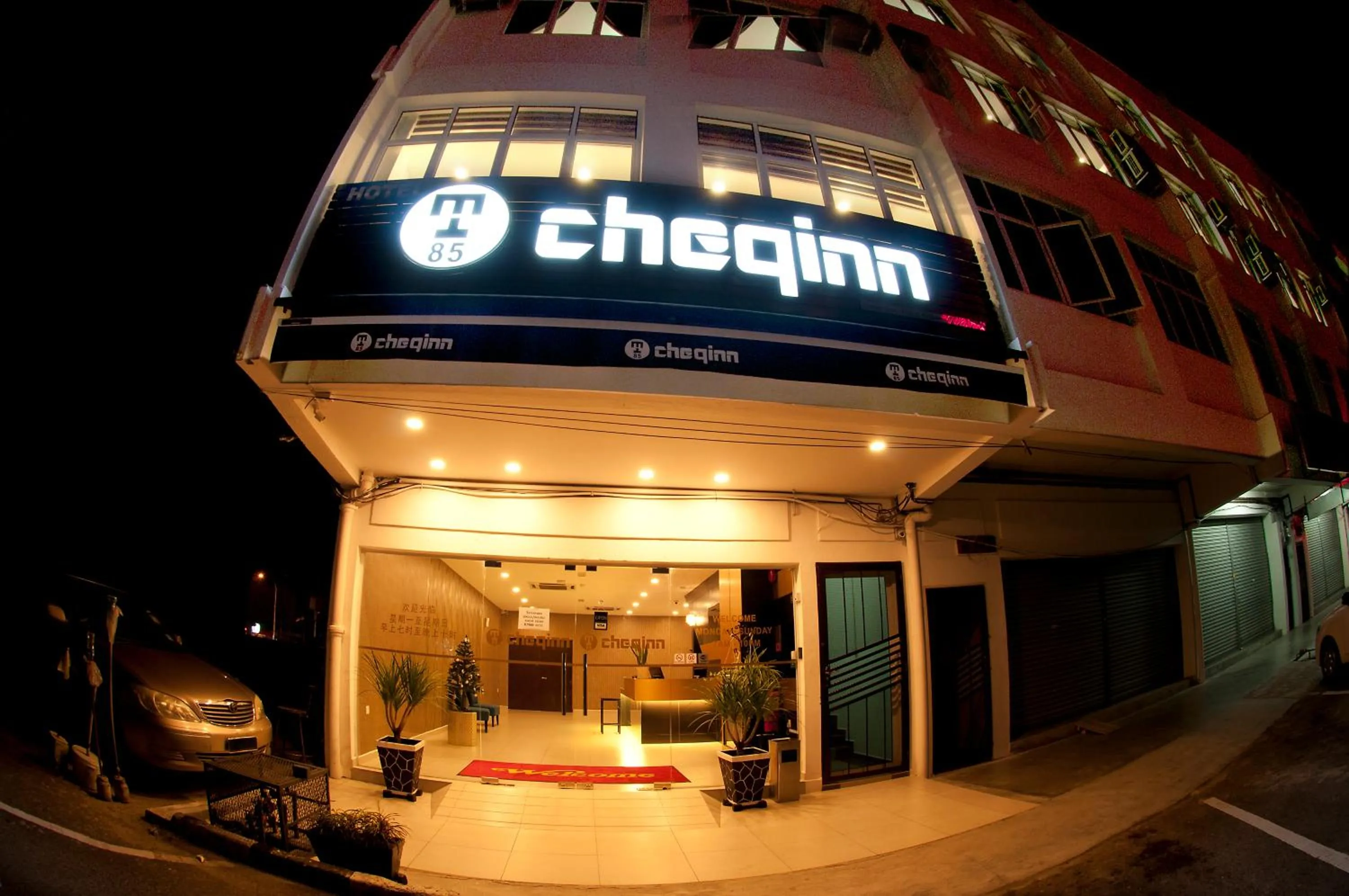 Property building in Hotel Cheqinn