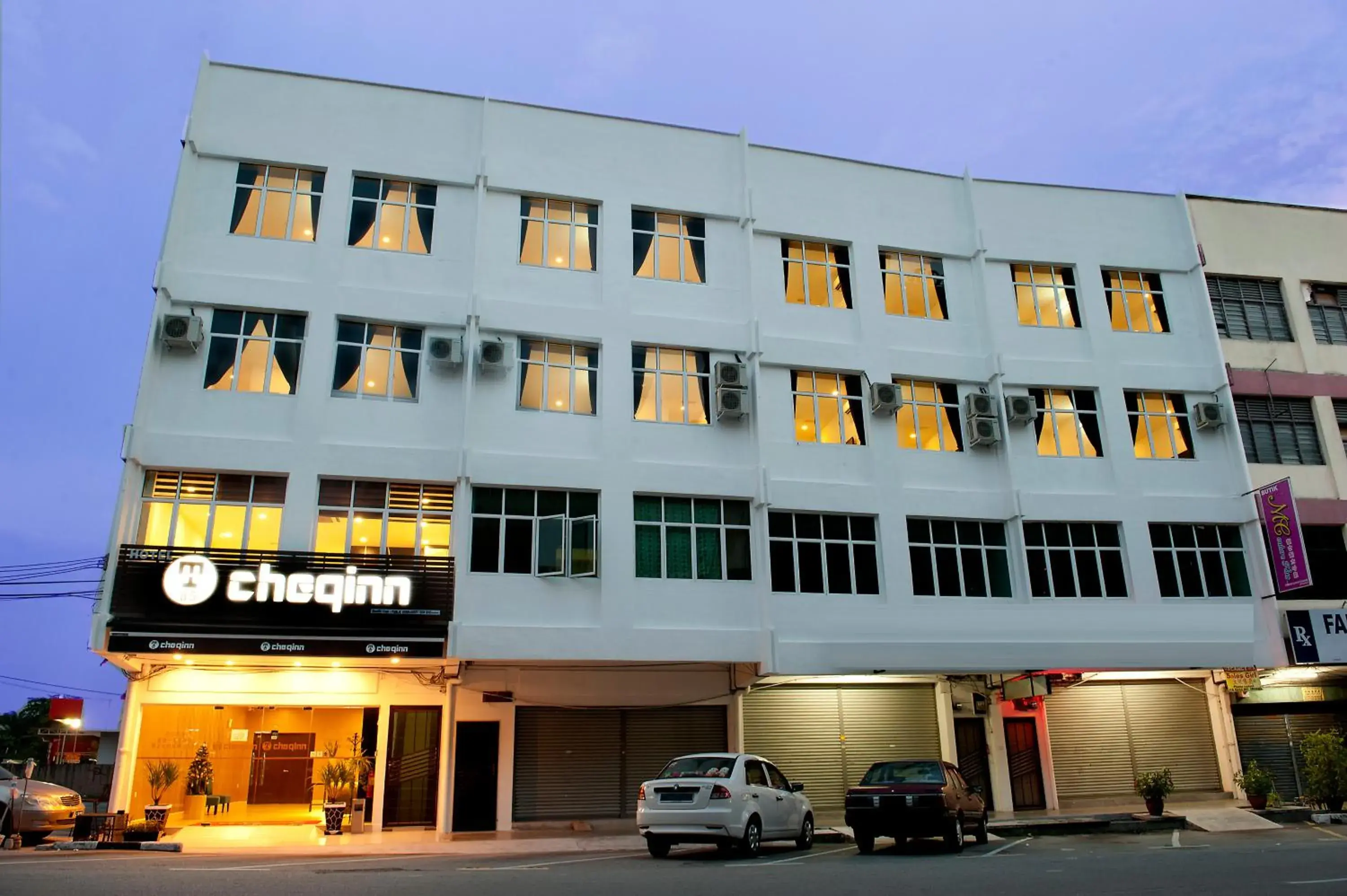 Facade/entrance in Hotel Cheqinn Facade/entrance in Hotel Cheqinn