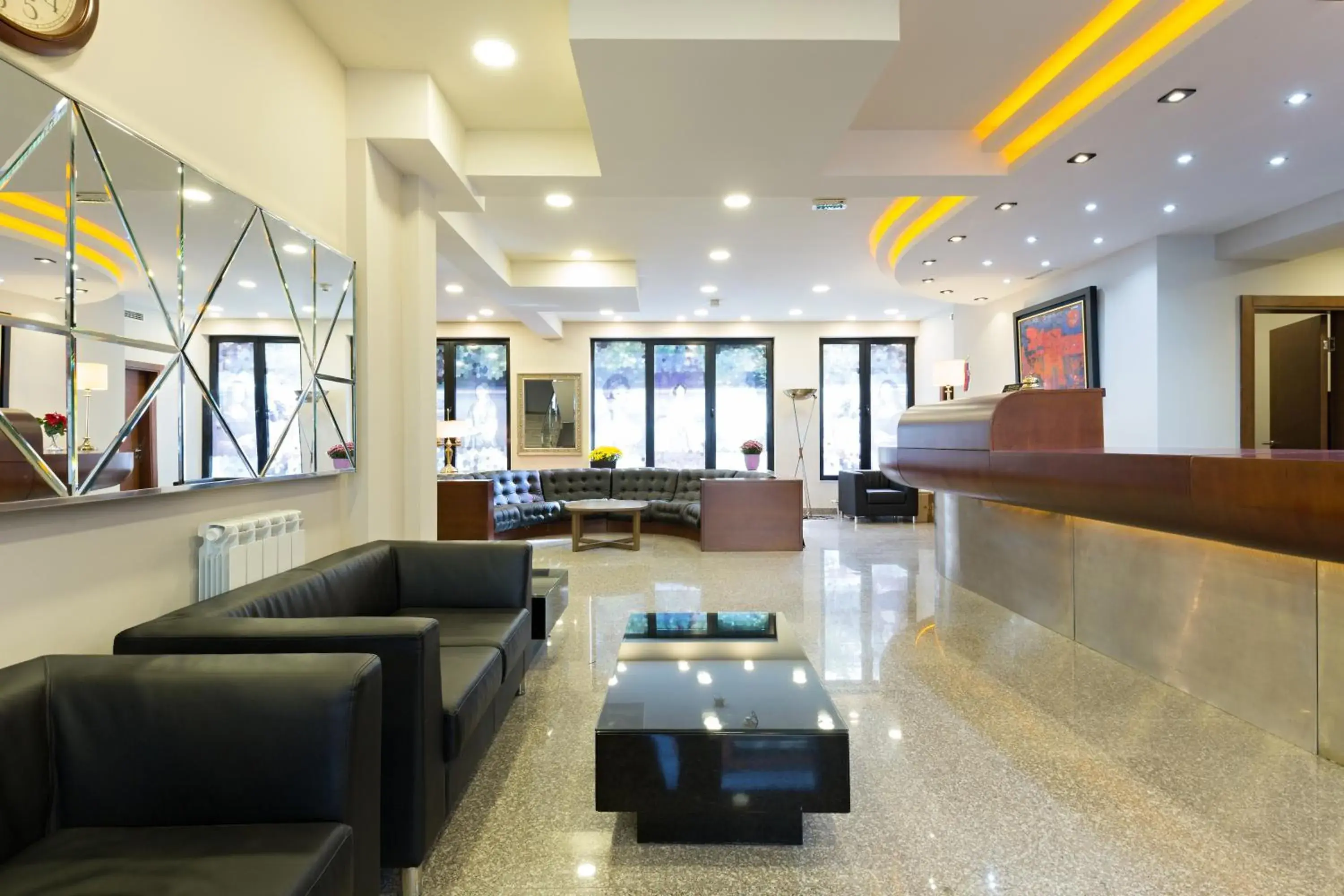 Lobby or reception in Hotel Sterling Garni Lobby or reception in Hotel Sterling Garni