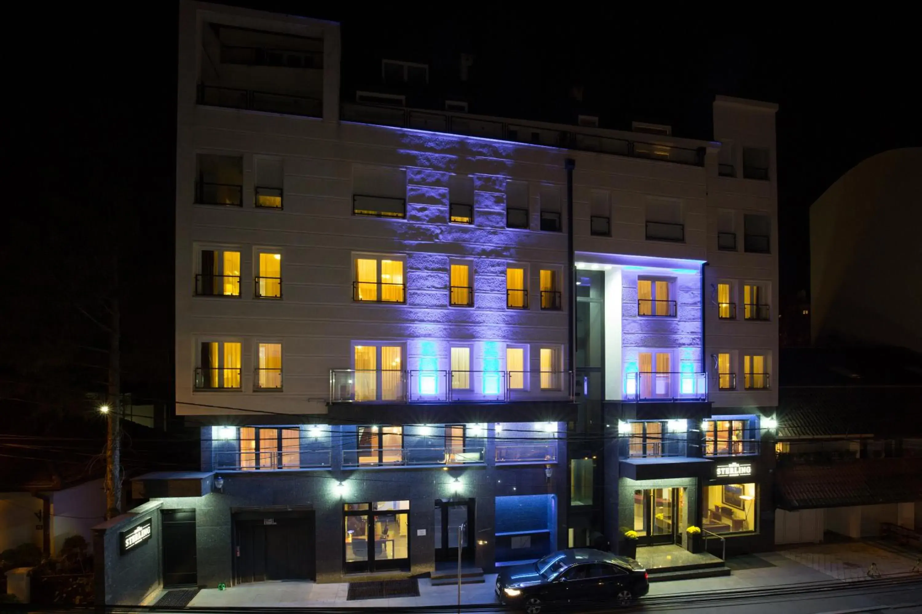 Property building in Hotel Sterling Garni Property building in Hotel Sterling Garni