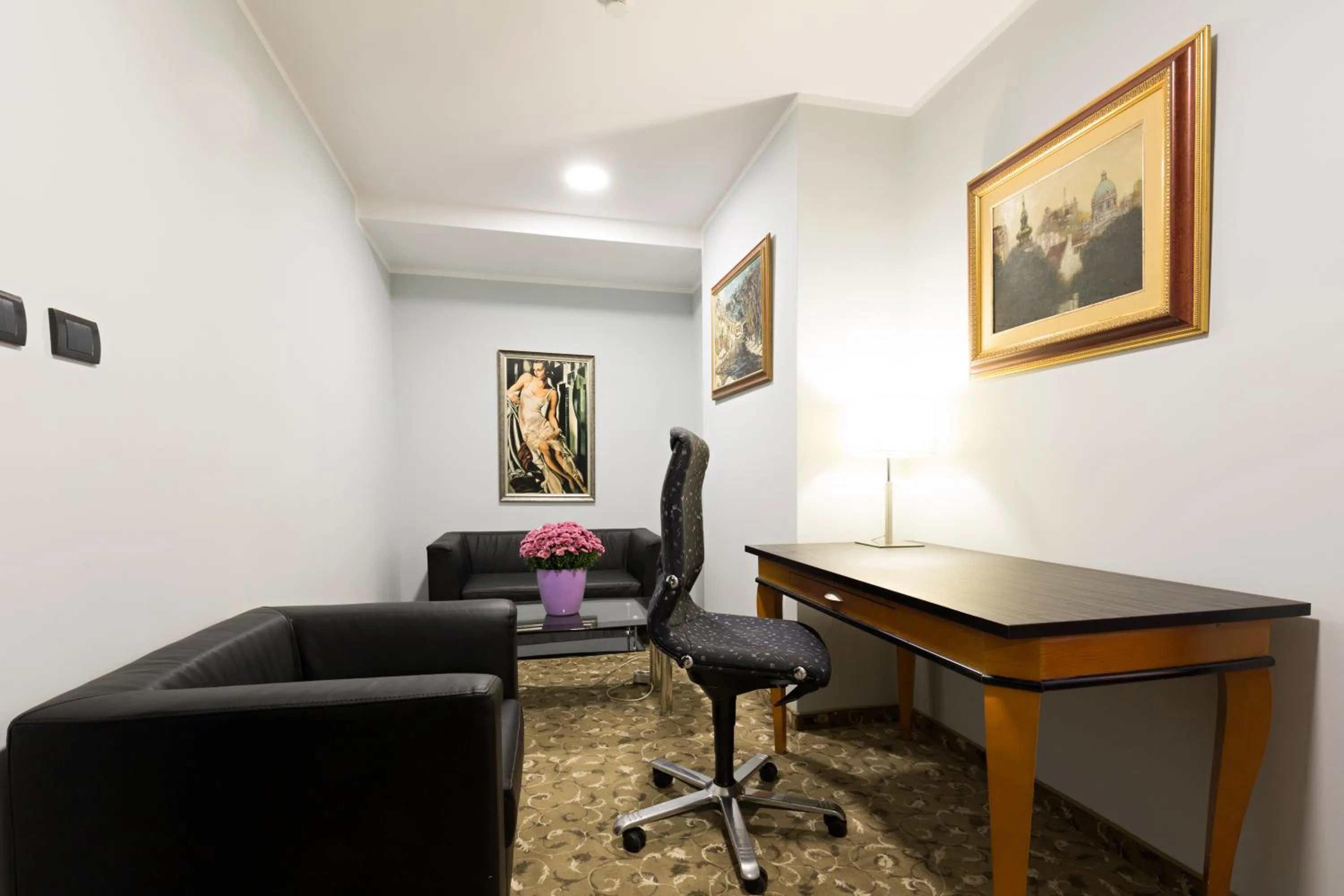 Seating area in Hotel Sterling Garni