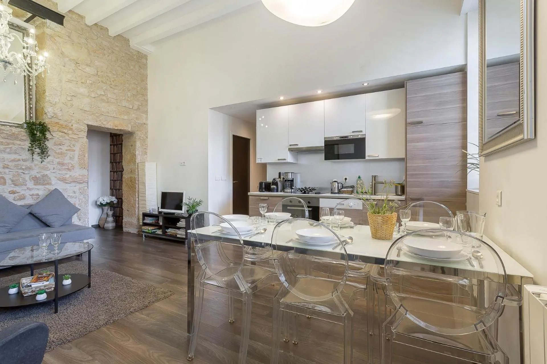 Dining area in LE JACQUARD Garage Lyon Centre pour 2 à 8 pers