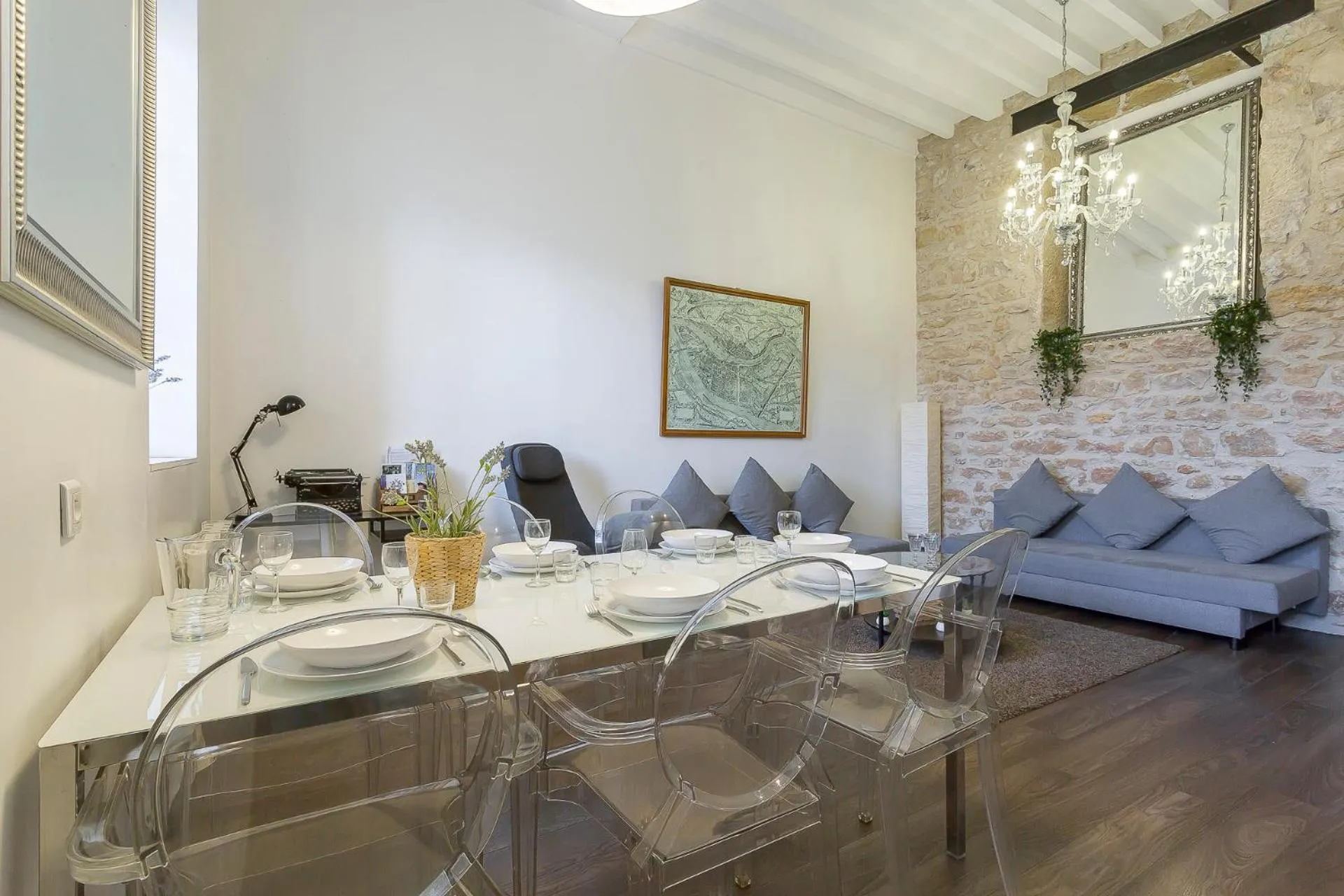 Dining area in LE JACQUARD Garage Lyon Centre pour 2 à 8 pers