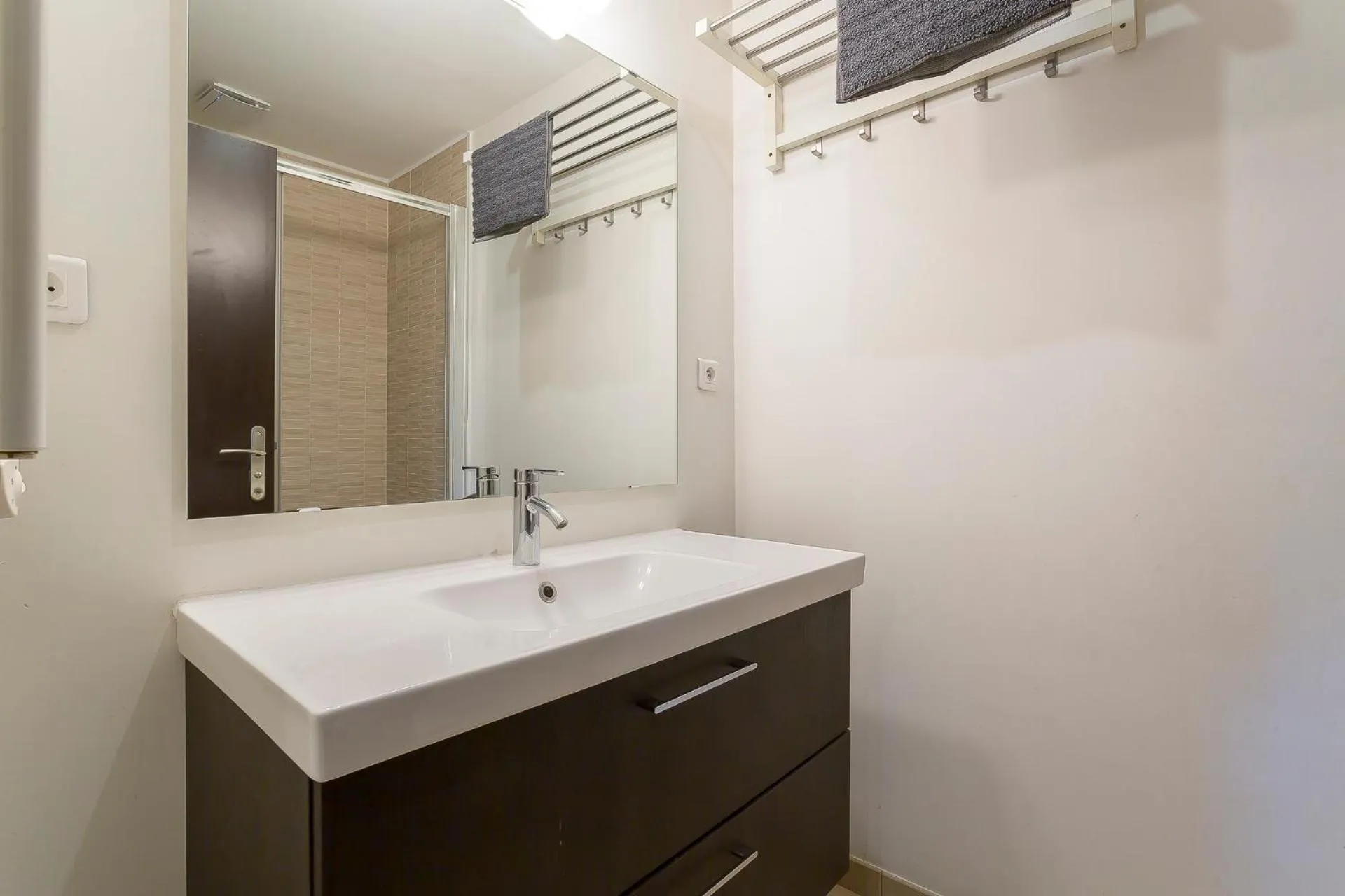 Bathroom in LE JACQUARD Garage Lyon Centre pour 2 à 8 pers