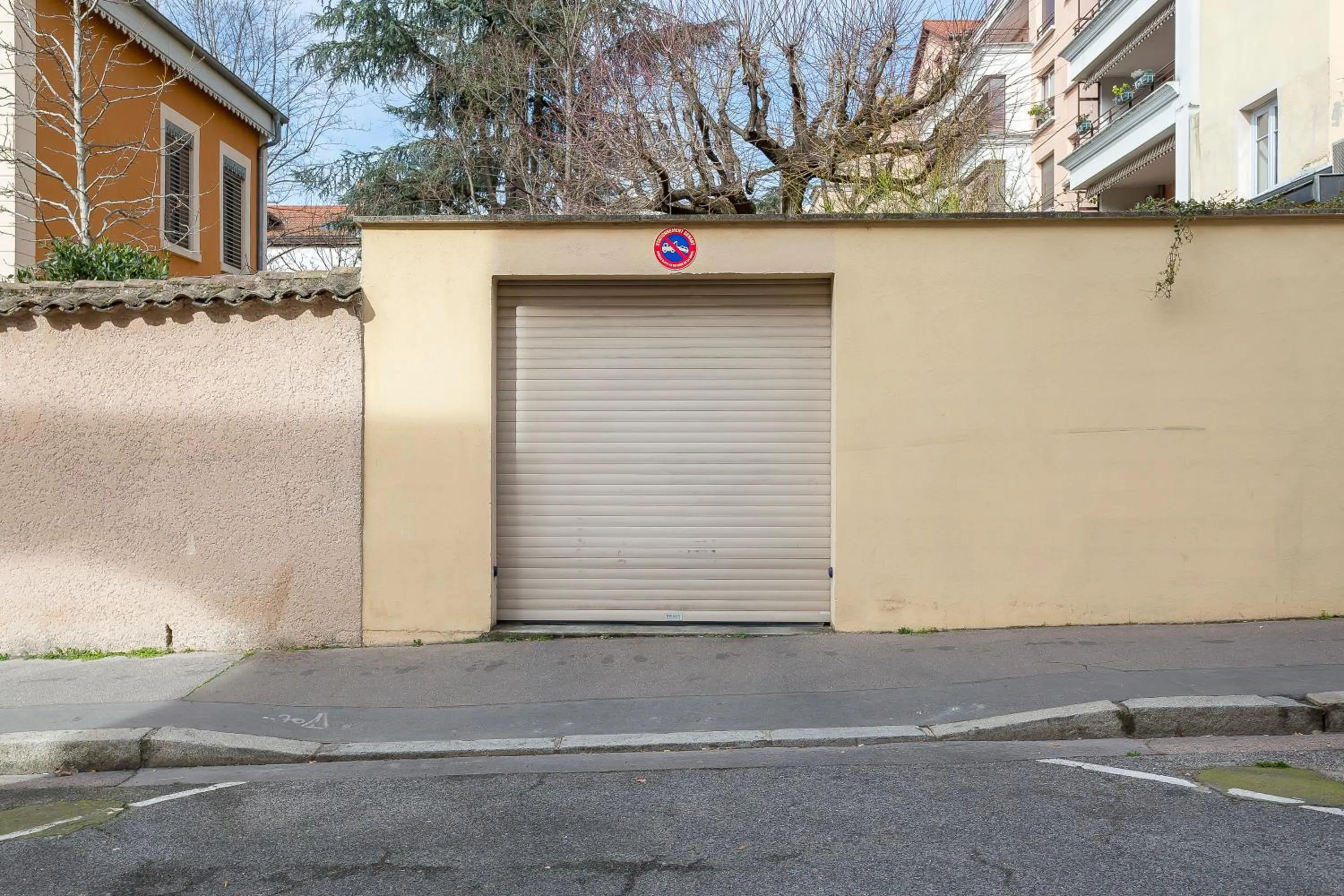 Property building in LE JACQUARD Garage Lyon Centre pour 2 à 8 pers