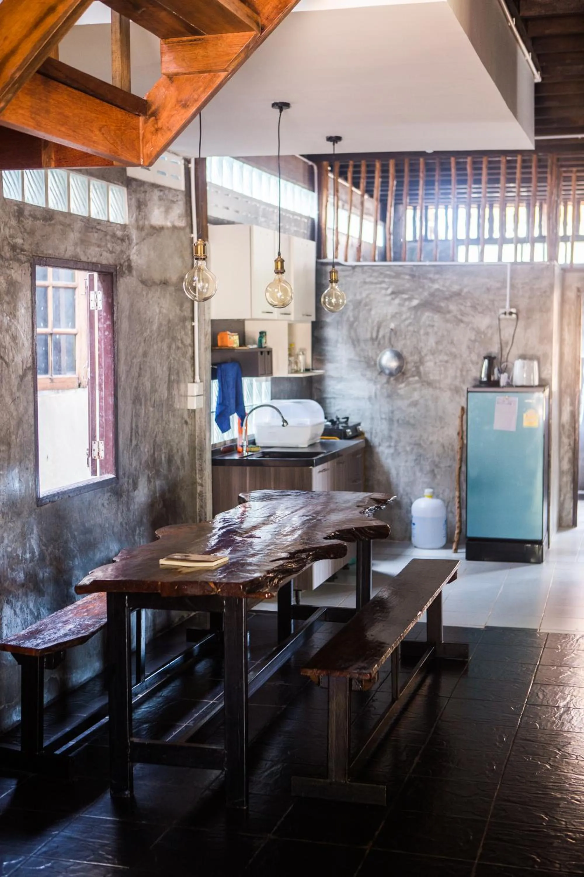 Communal kitchen in Sweet Life Guesthouse