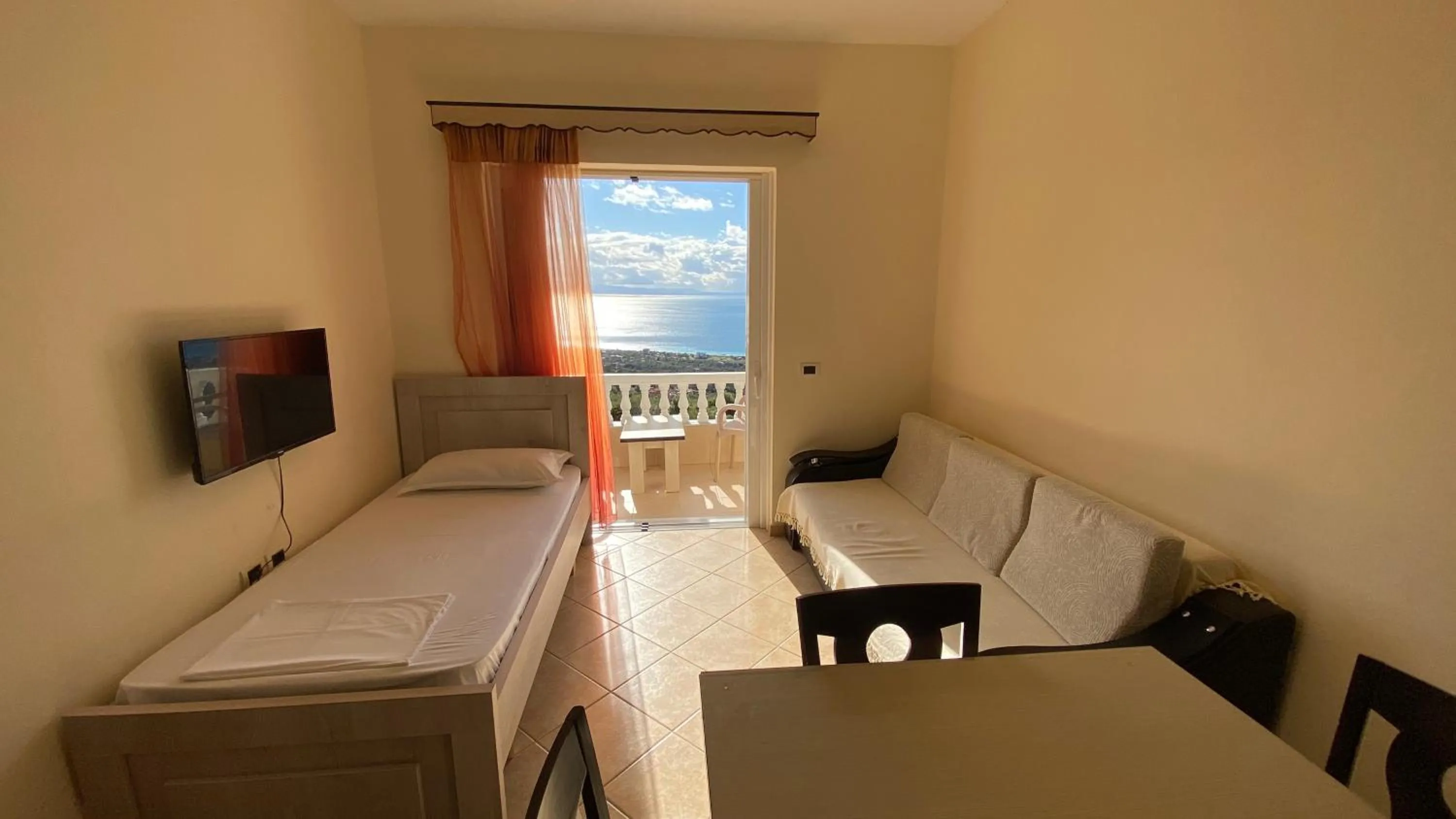 Living room, Bed in OniRana Apartments