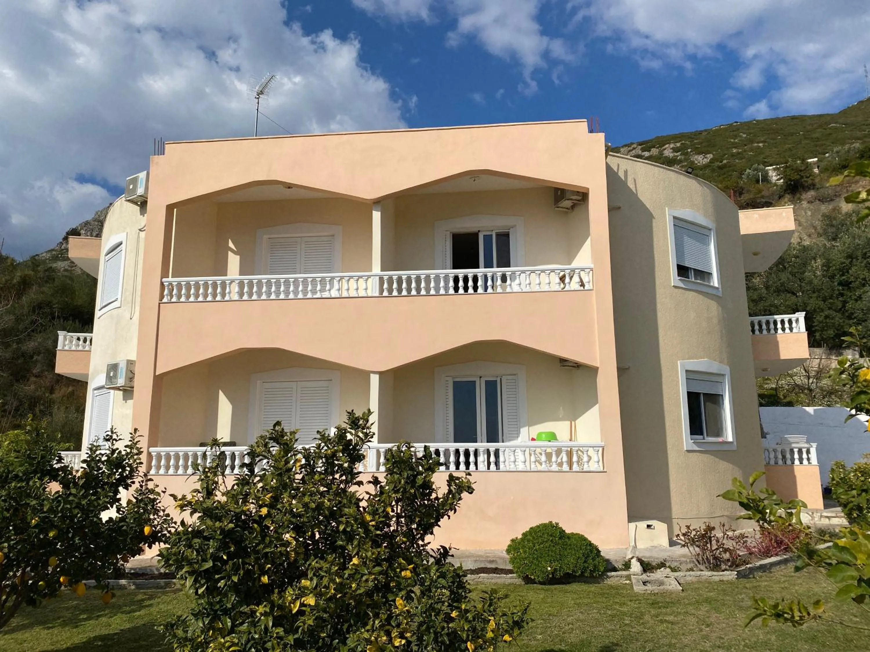 Property building in OniRana Apartments