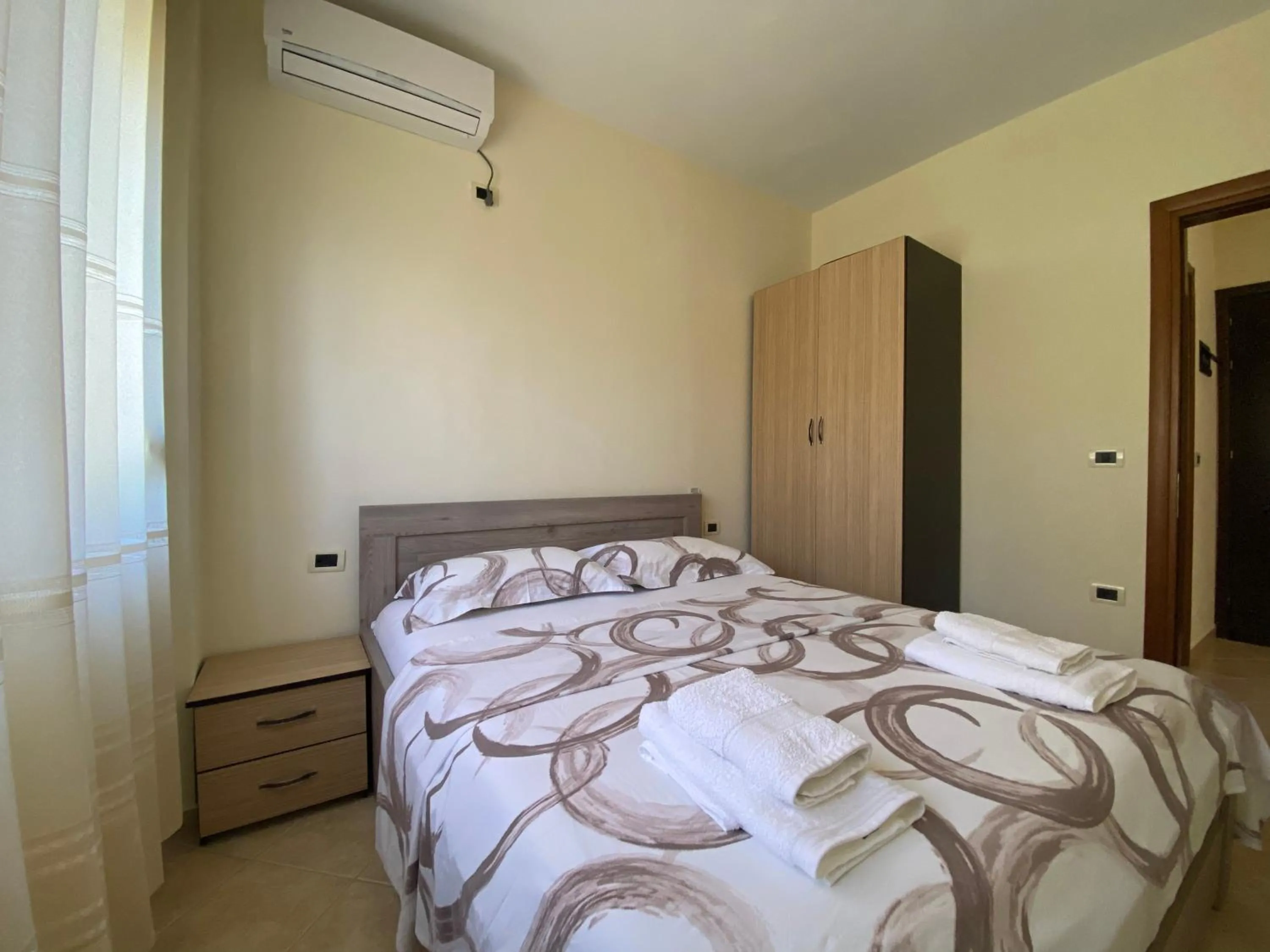 Bedroom, Bed in OniRana Apartments