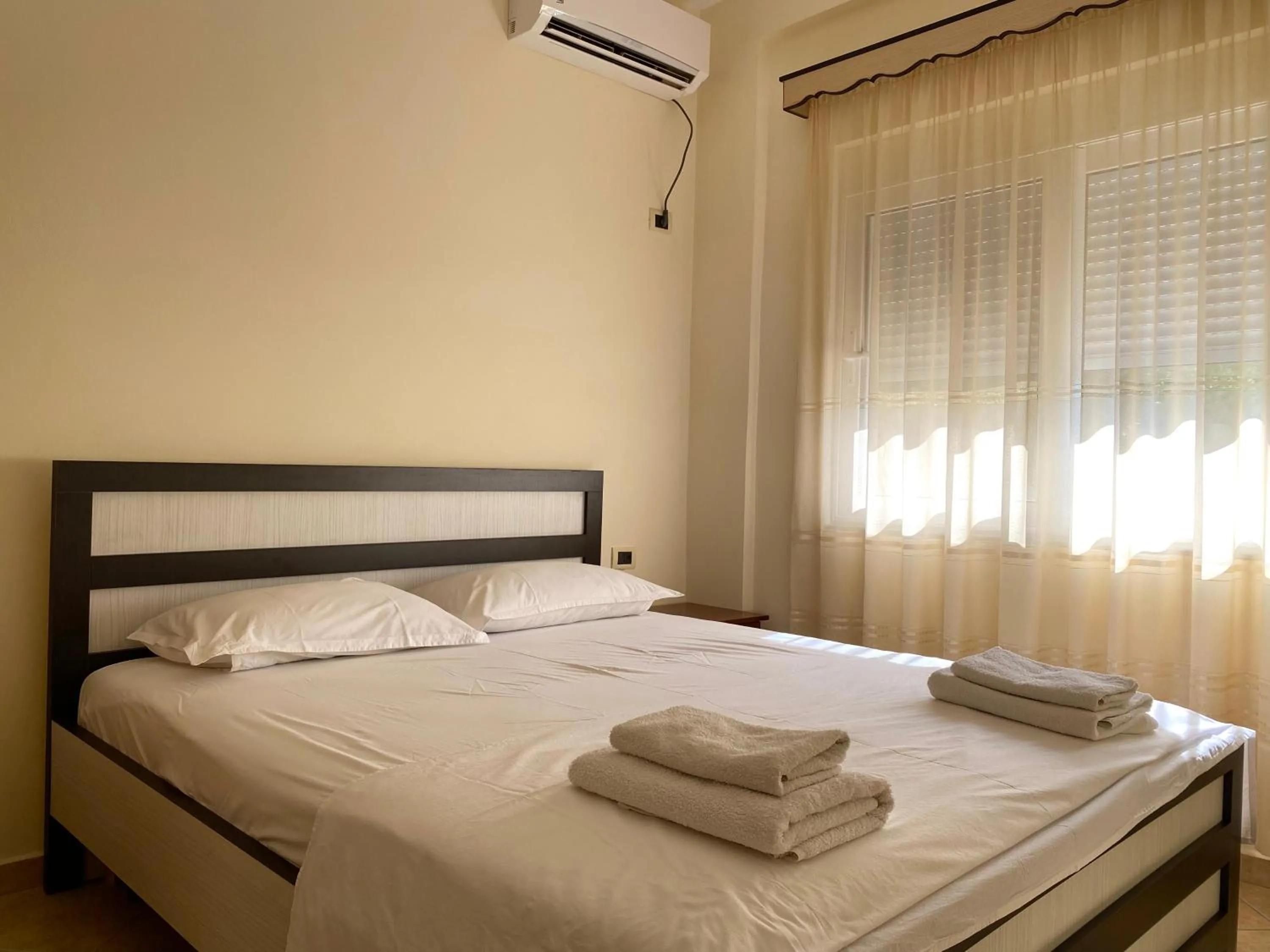 Bedroom, Bed in OniRana Apartments