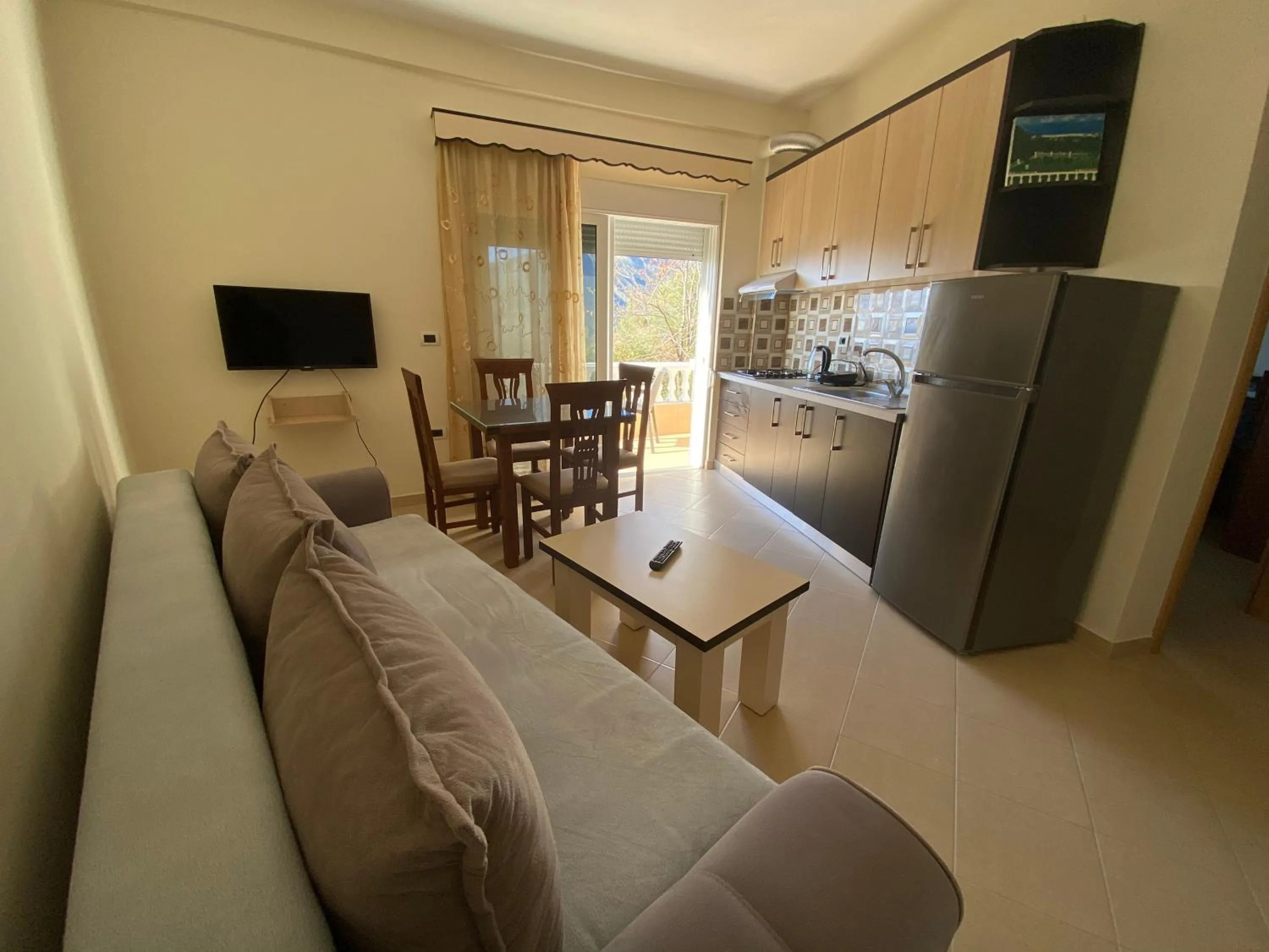 Communal lounge/ TV room in OniRana Apartments