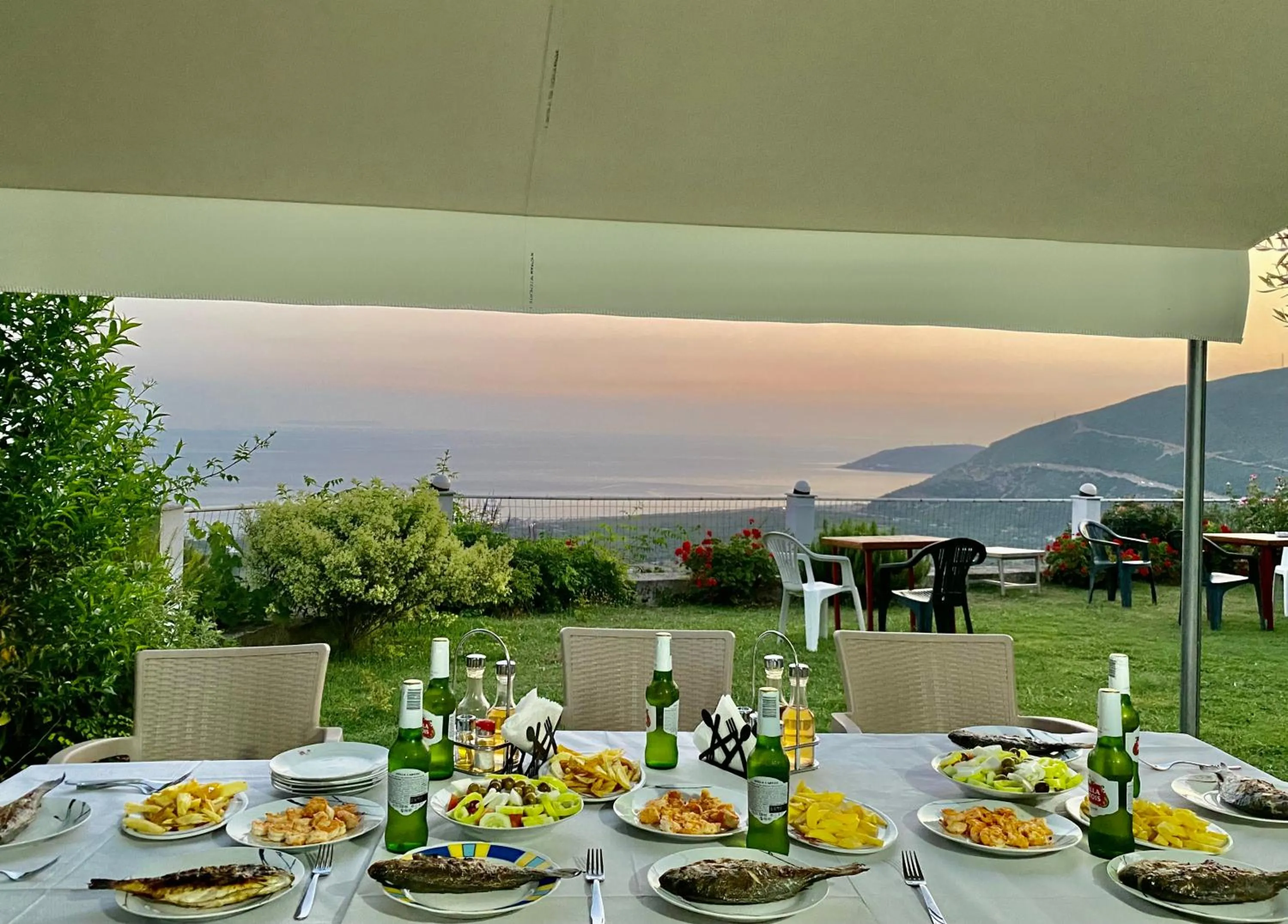 Food and drinks in OniRana Apartments